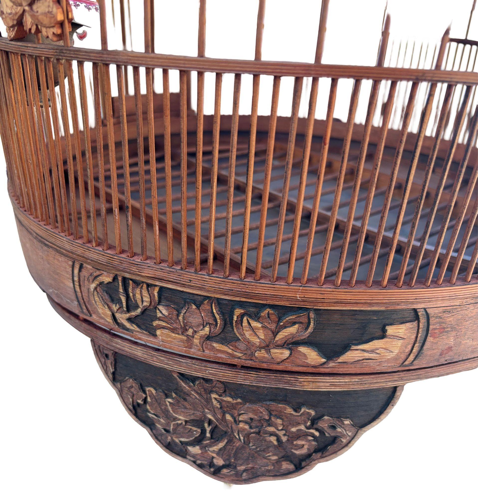 Antique Chinese Reed Rattan Birdcage Porcelain Bowls, Jade, with Pin Lock For Sale 3