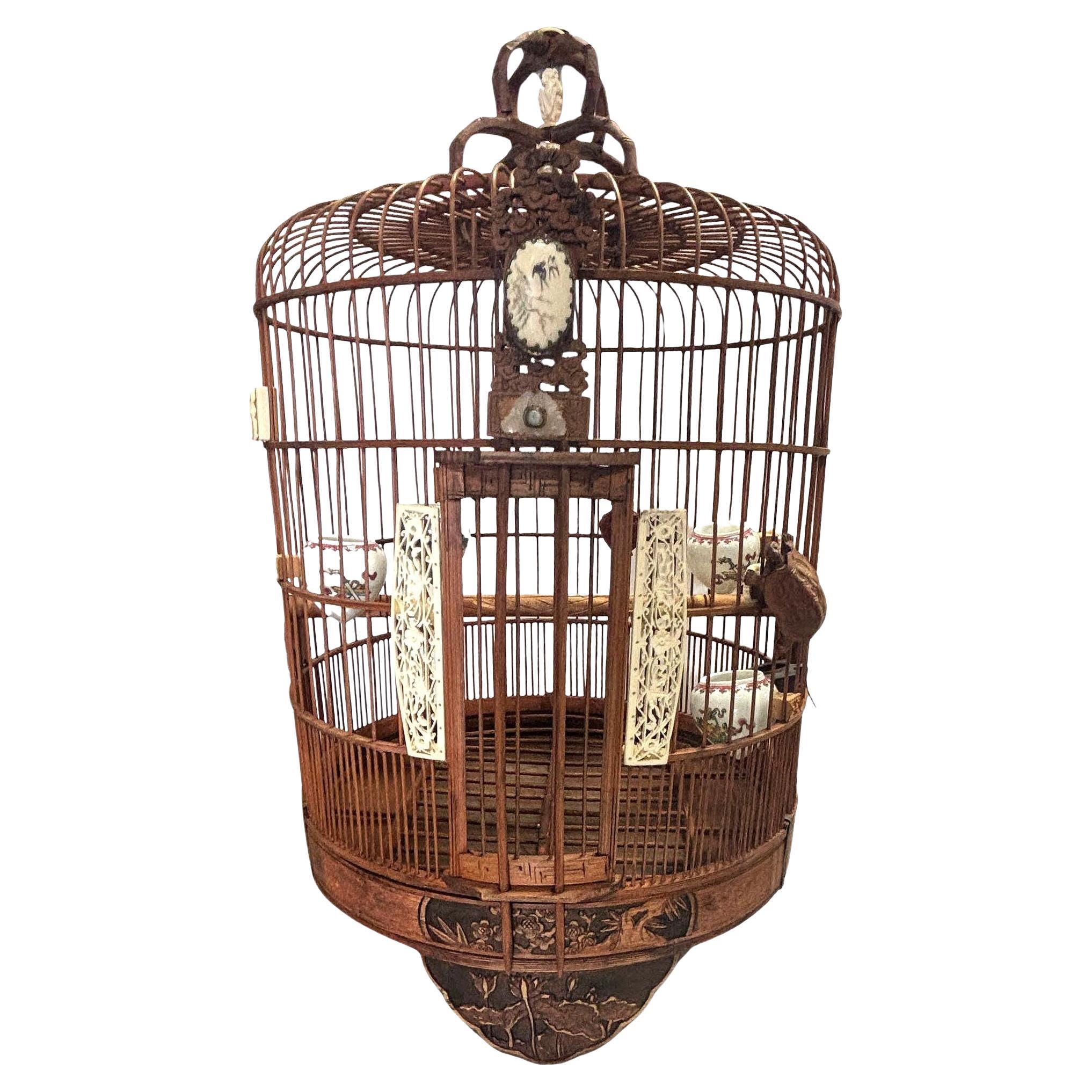 Bols chinois anciens en porcelaine de type cage d'oiseau en rotin et jade, avec serrure à épingle