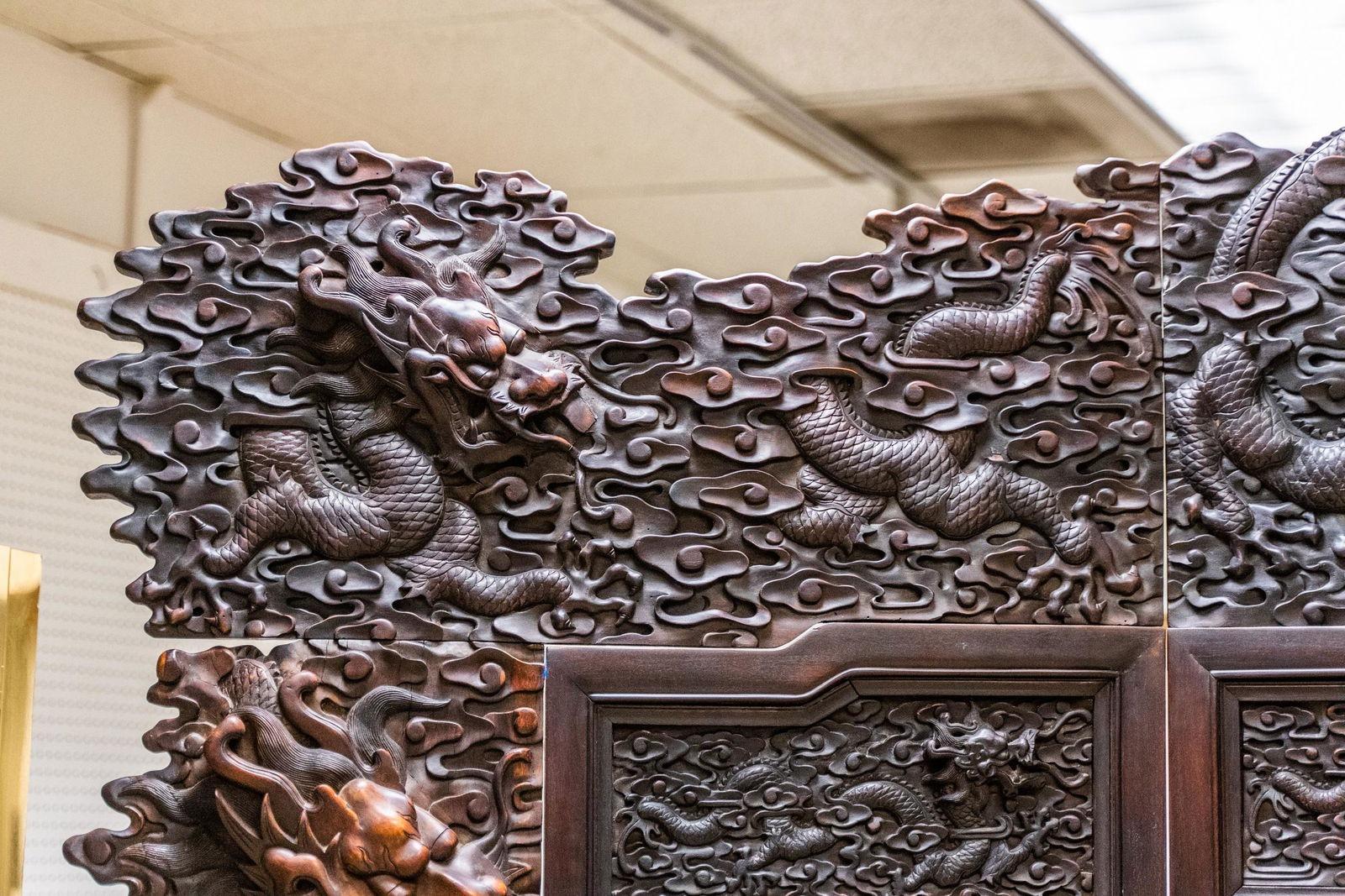 Antique Chinese screen having 5 heavily carved panels depicting mythical creatures like Dragons.

Some of the dragons are made out of carved jade imbedded into the wood creating a beautiful contrast in the wood and the stone.

This piece is one of