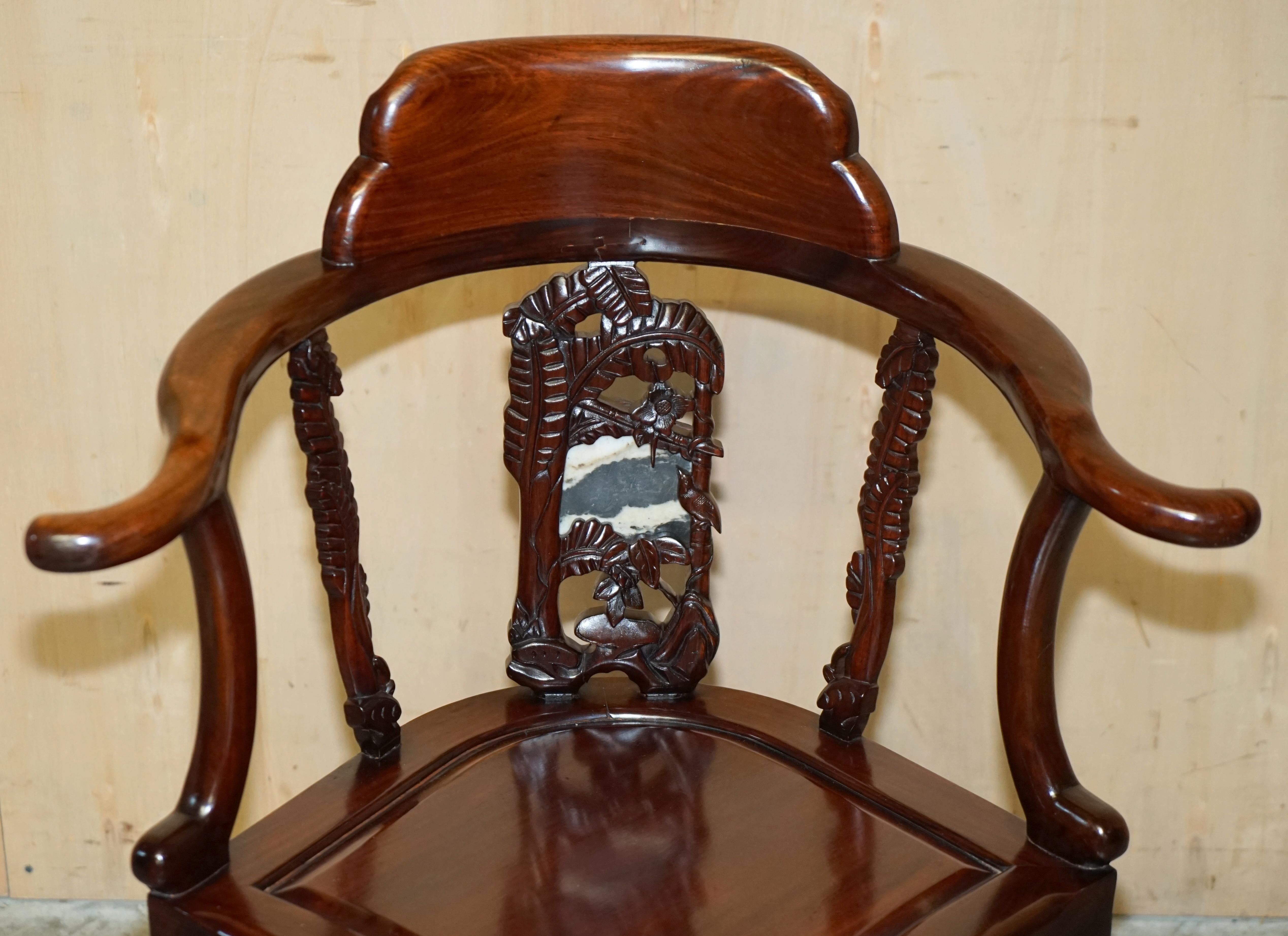 Royal House Antiques

The House Antiques a le plaisir d'offrir à la vente cette très rare et très collectionnable chaise de bureau pivotante en bois de rose avec panneau de marbre, datant de la période de la République chinoise, vers 1900.