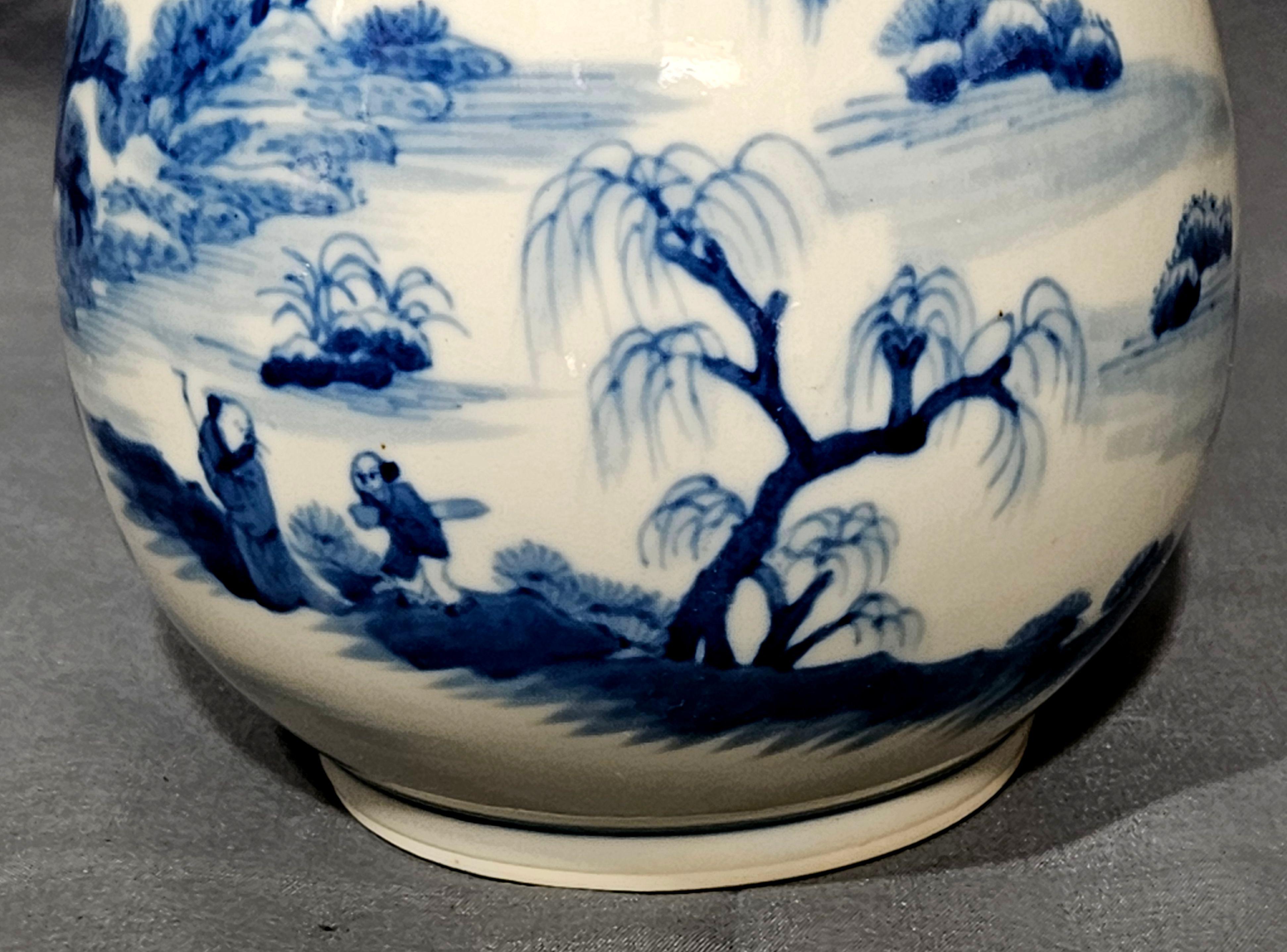 Antike chinesische Republik Unterglasurblau und Weiß Vase (20. Jahrhundert) im Angebot