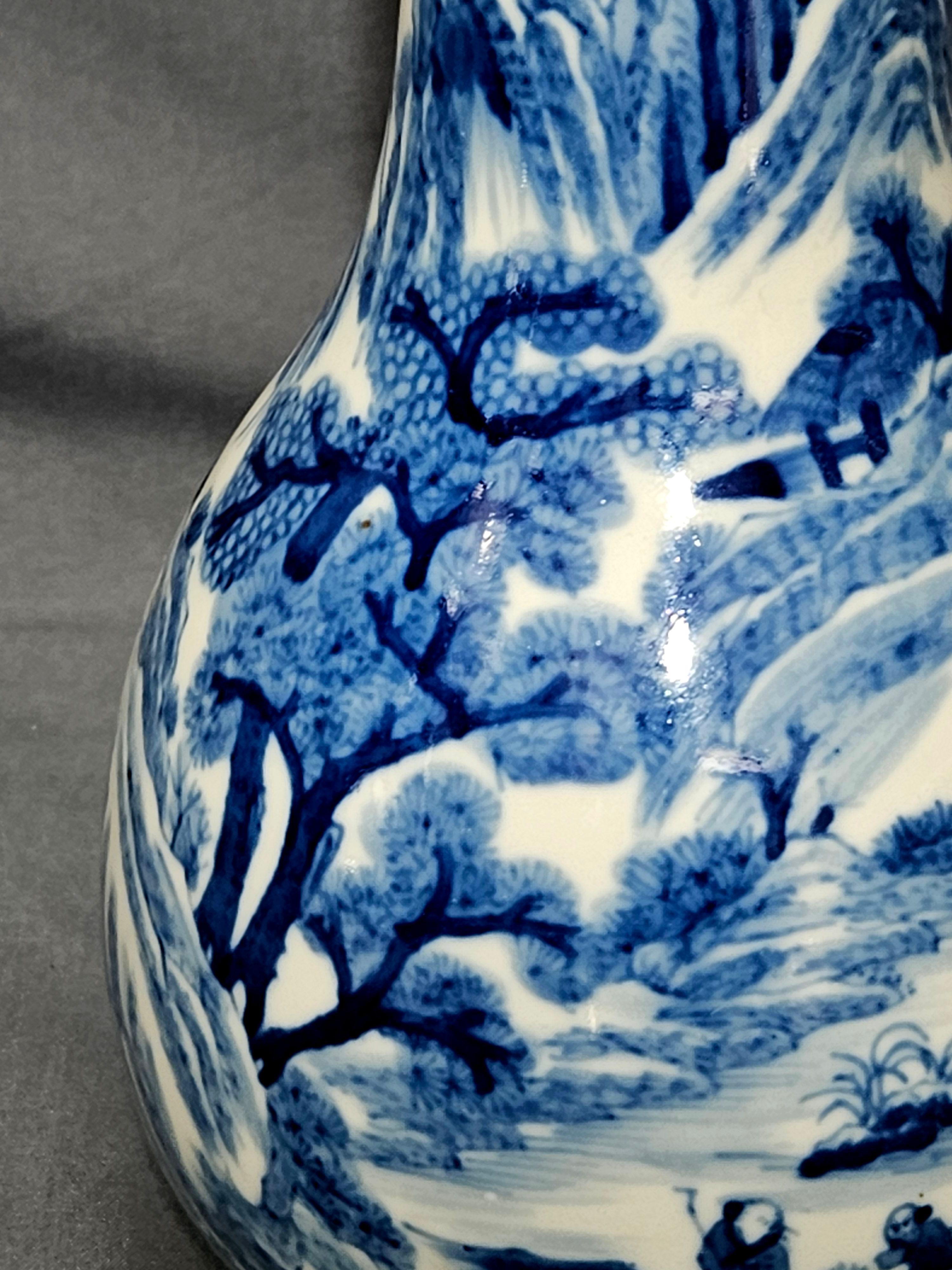 Antike chinesische Republik Unterglasurblau und Weiß Vase im Angebot 1