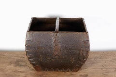 Panier de mesure à riz chinois antique avec décoration en fer originale