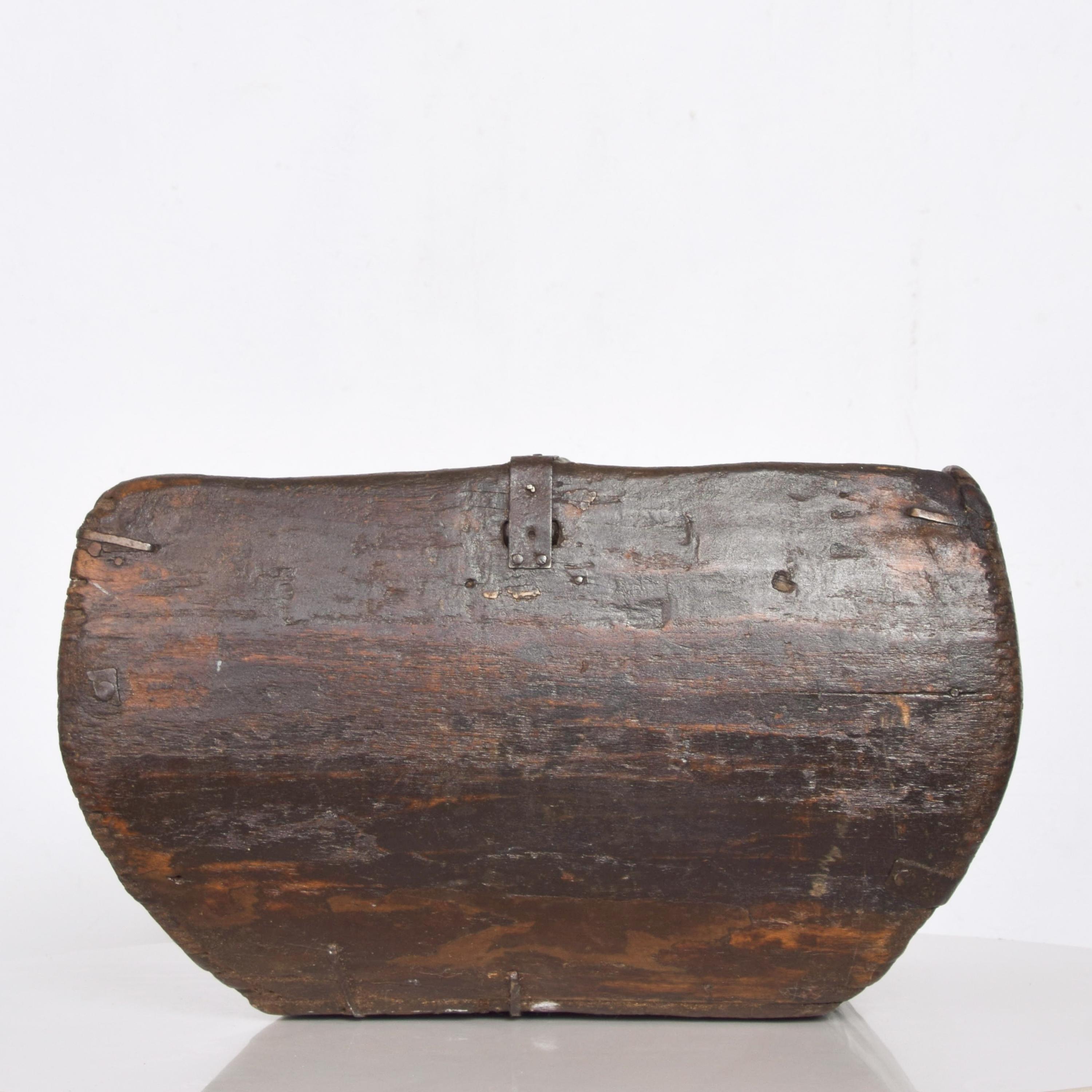 1900s Provincial Chinese Harvest Basket Rice Measure Wood Iron In Good Condition For Sale In Chula Vista, CA