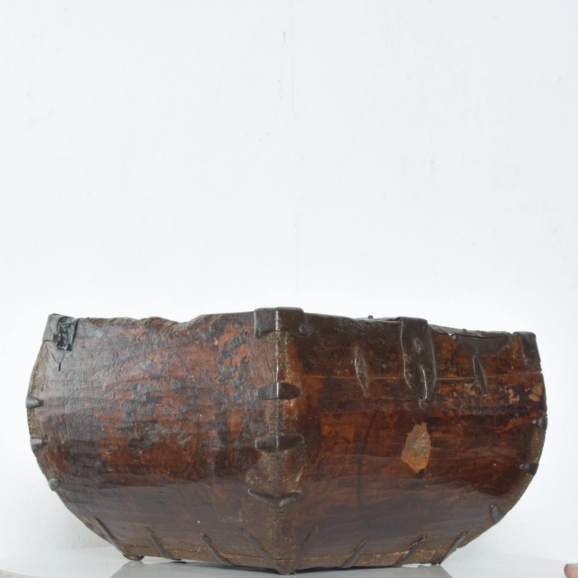 Primitive Antique Chinese Rich Wood Rice Grain Measure Harvest Carry Bucket w/ Iron Detail