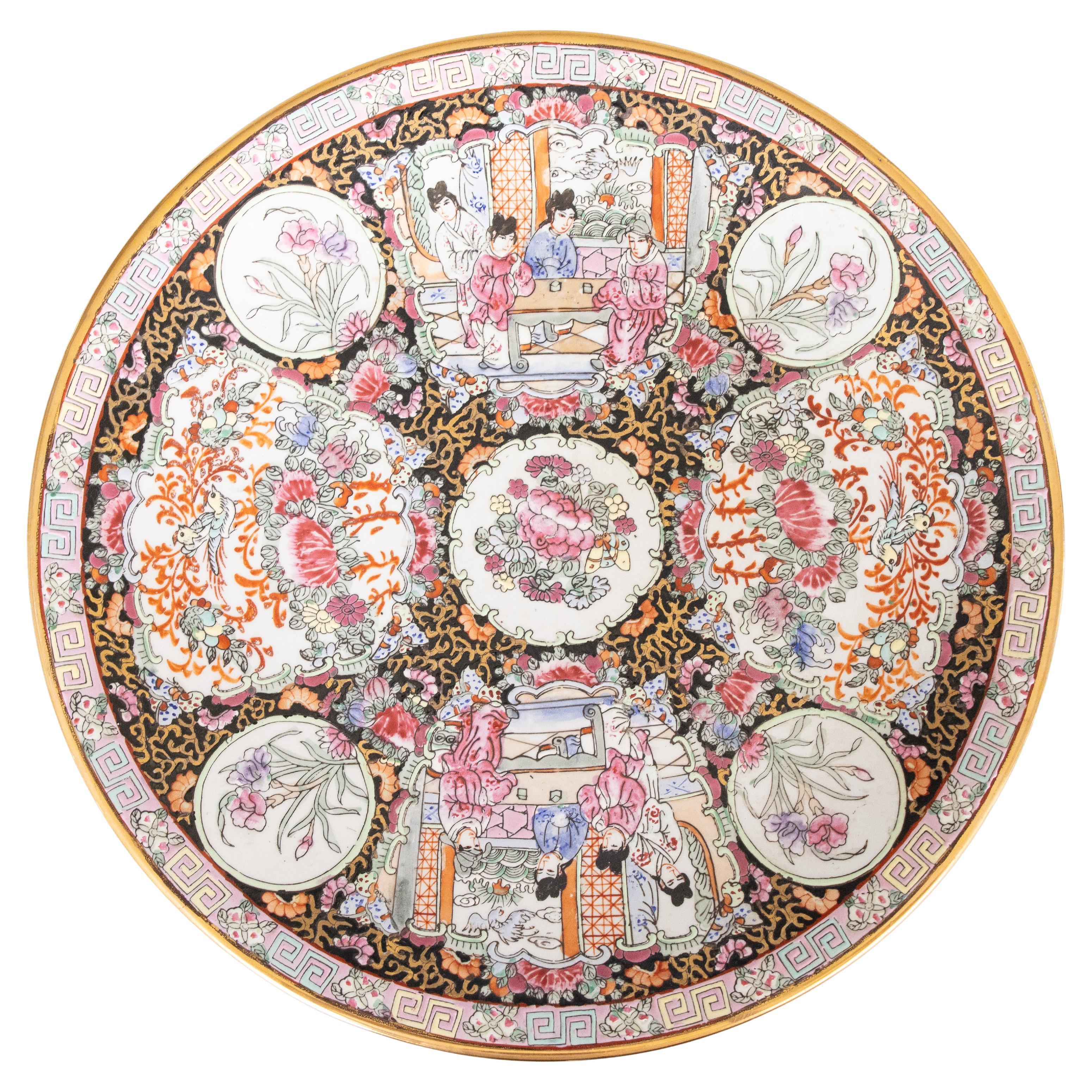 Assiette de présentation chinoise ancienne en porcelaine Famille Rose médaillon rose
