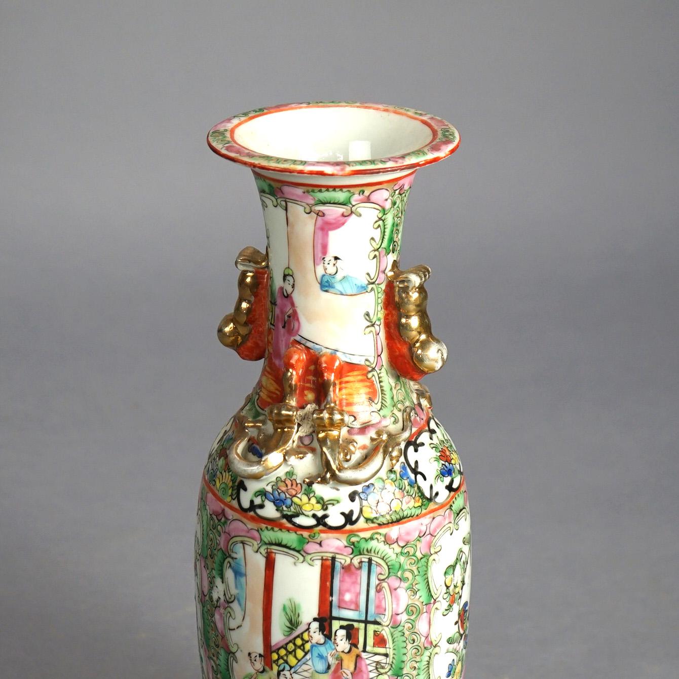 Antike chinesische Rosenmedaillon-Porzellanvase mit doppeltem Henkel, um 1900 (Asiatisch) im Angebot