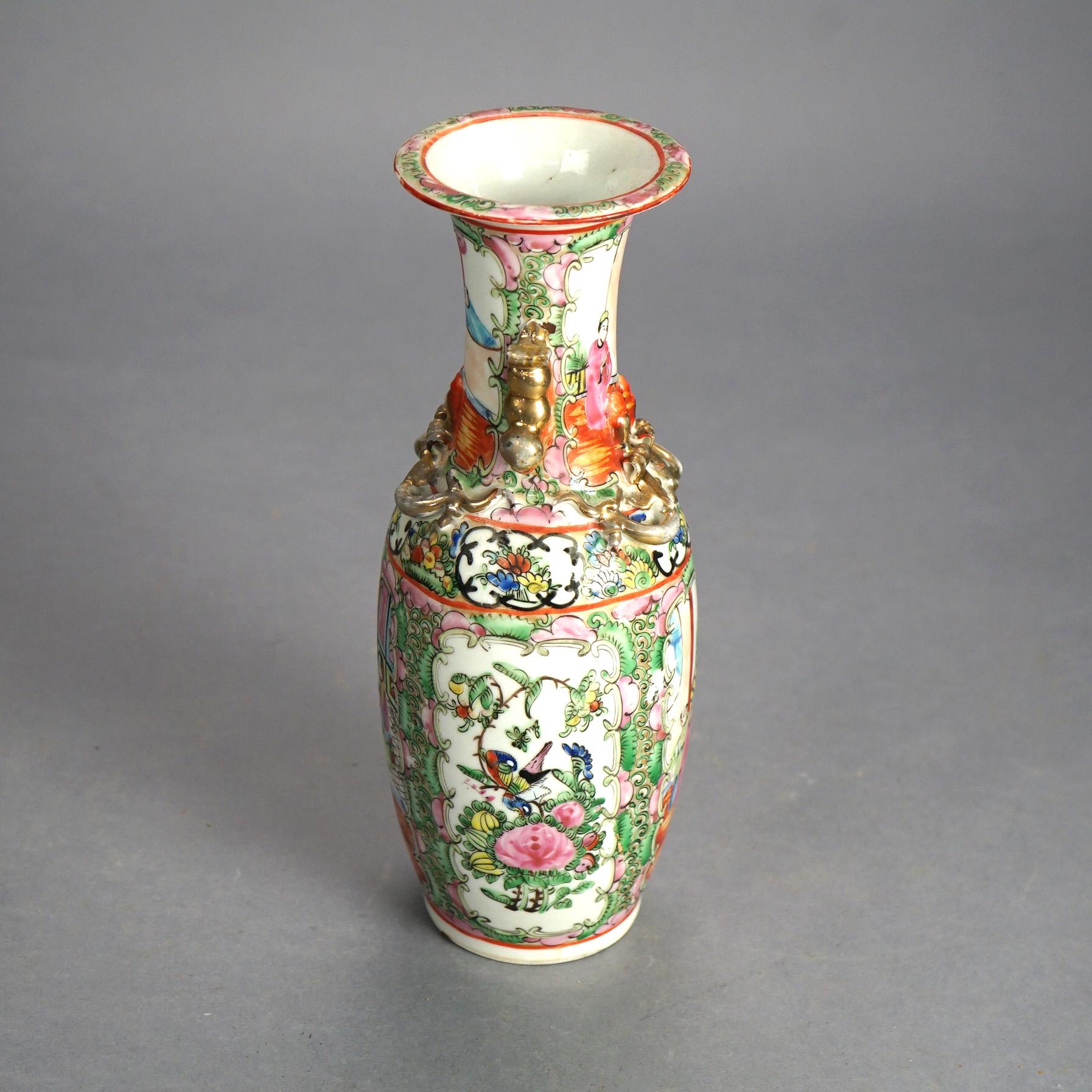 Antike chinesische Rosenmedaillon-Porzellanvase mit doppeltem Henkel, um 1900 im Angebot 1