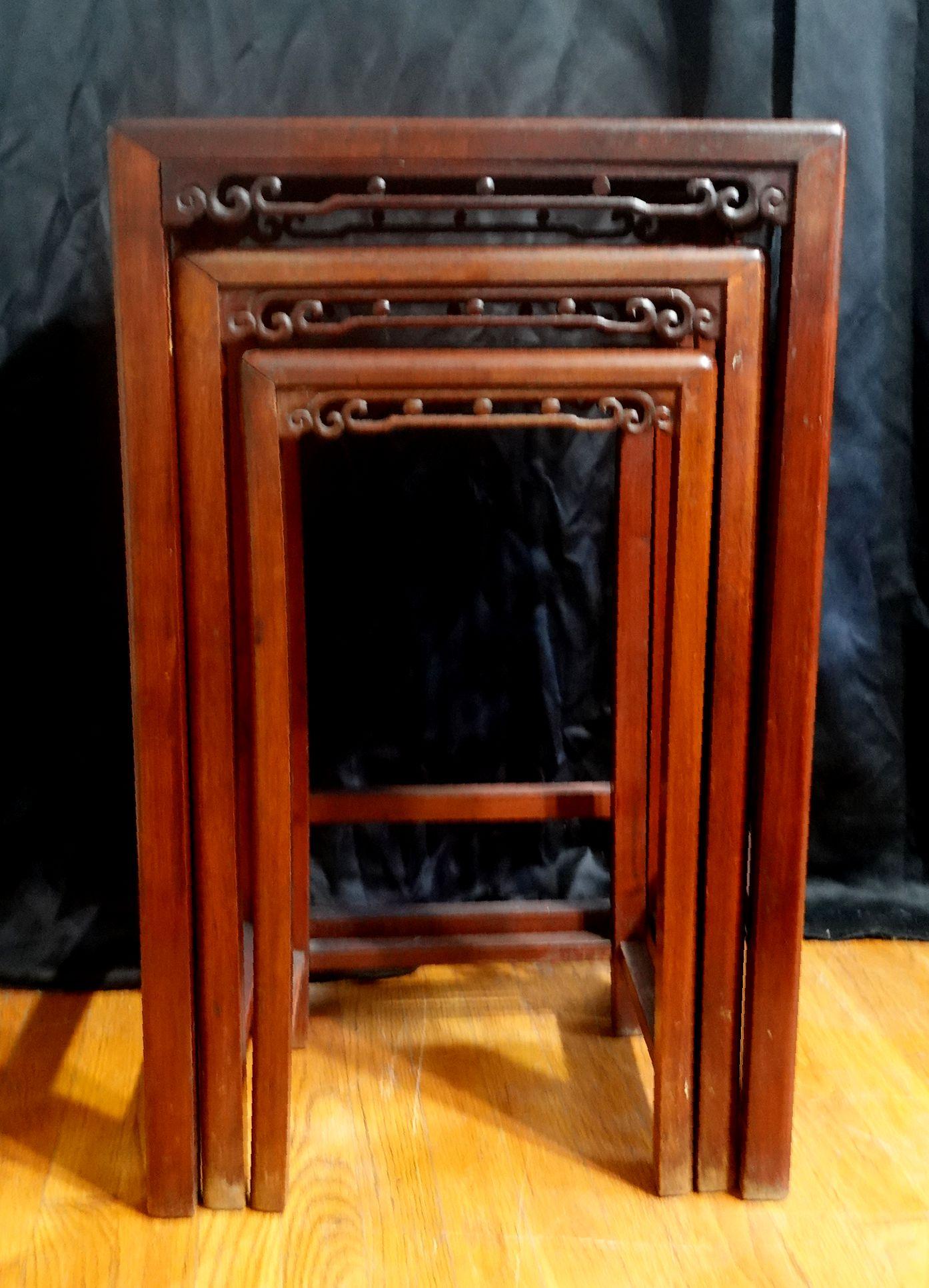 A good quality nest of four 19th-century Chinese hardwood tables with the Redwood and Mahogany combination. Having carved foliate decoration to the frieze and 3 tables nesting together. in good antique condition with:
- Some cracks
- Some minor