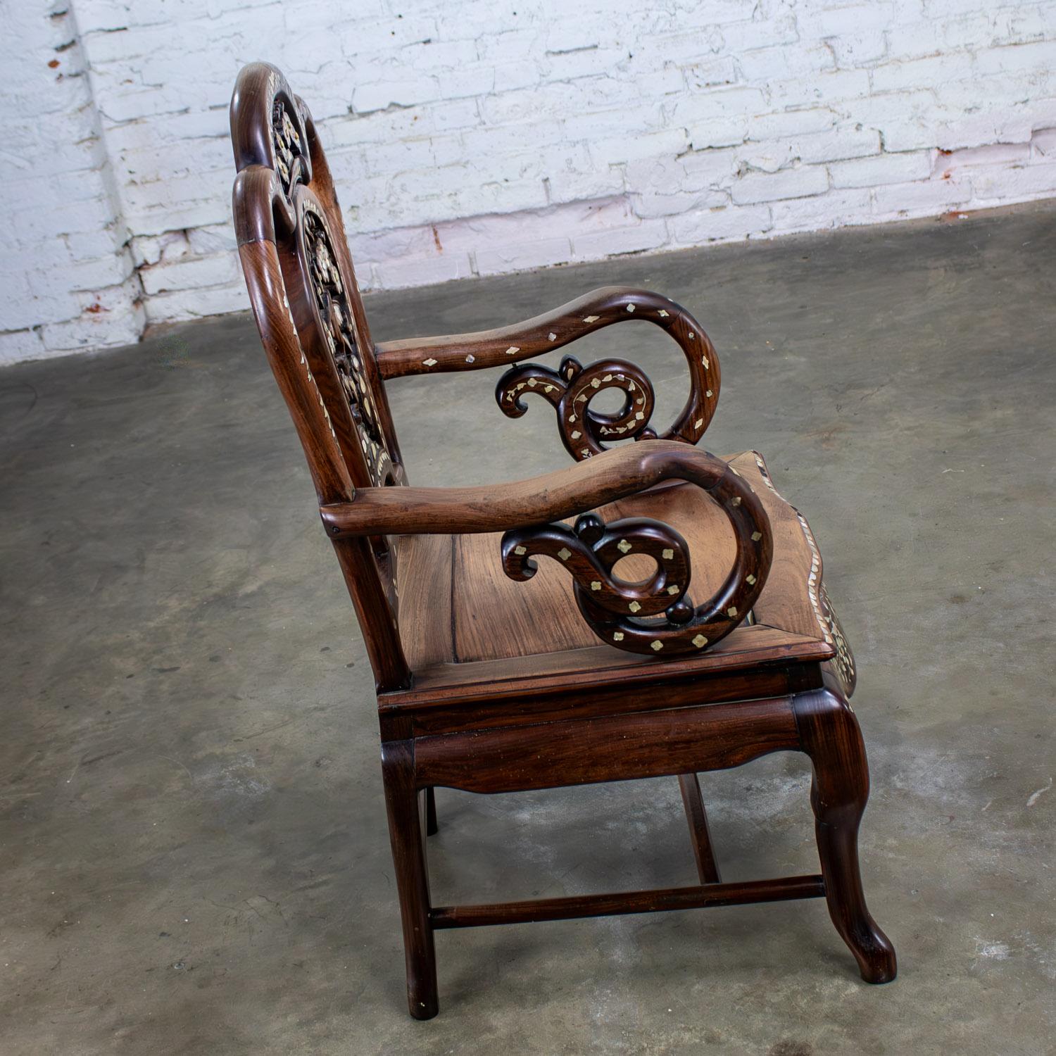 Antique Chinese Rosewood Armchair with Mother of Pearl Inlaid Details en vente 3