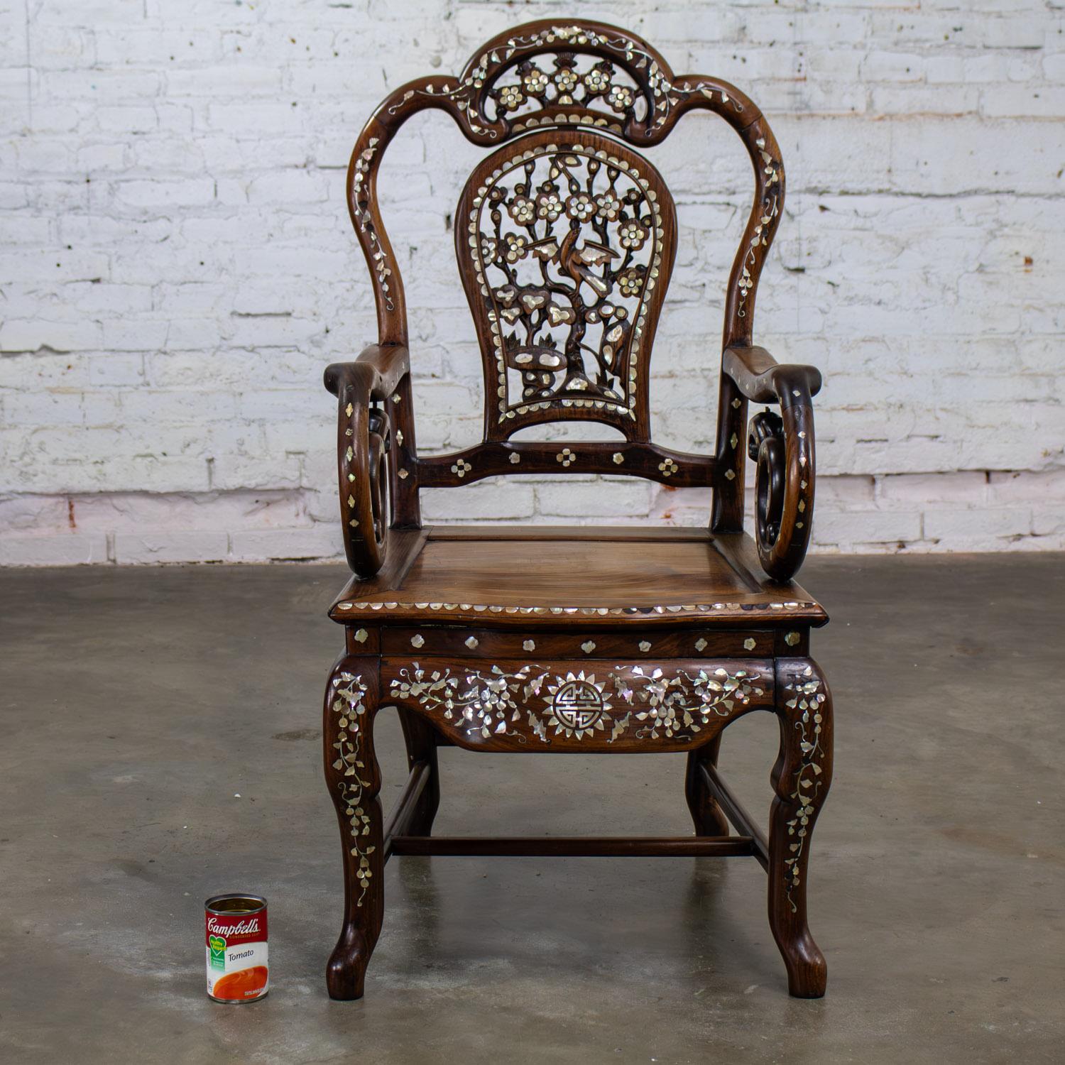Antique Chinese Rosewood Armchair with Mother of Pearl Inlaid Details en vente 12