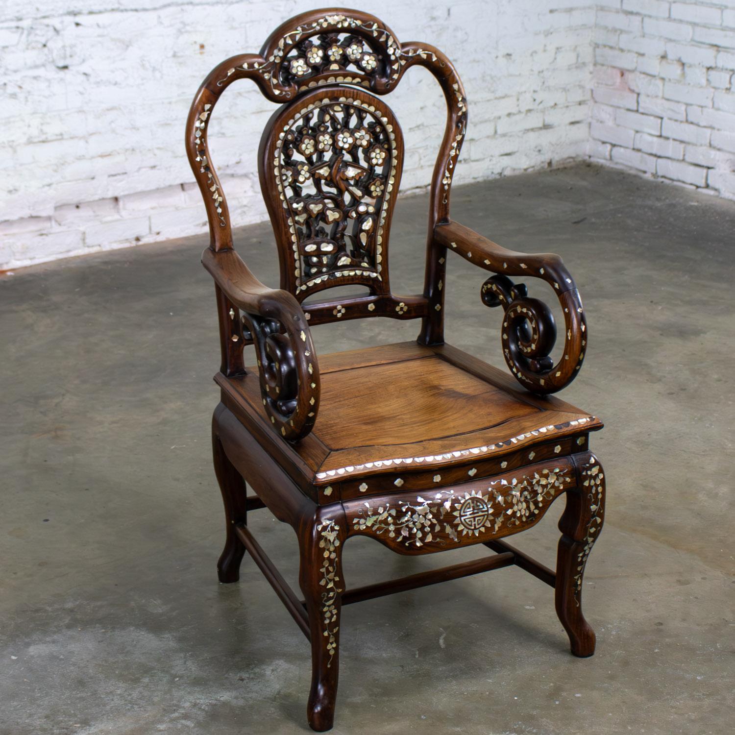 Exportation chinoise Antique Chinese Rosewood Armchair with Mother of Pearl Inlaid Details en vente