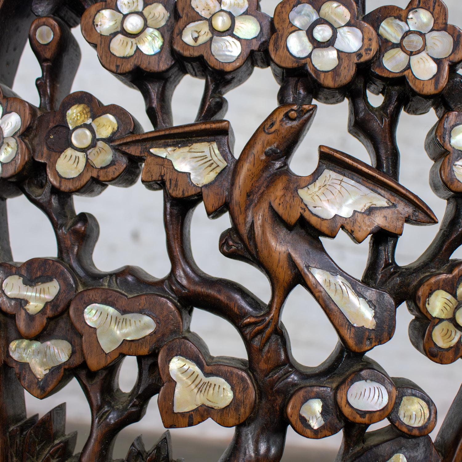 XIXe siècle Antique Chinese Rosewood Armchair with Mother of Pearl Inlaid Details en vente
