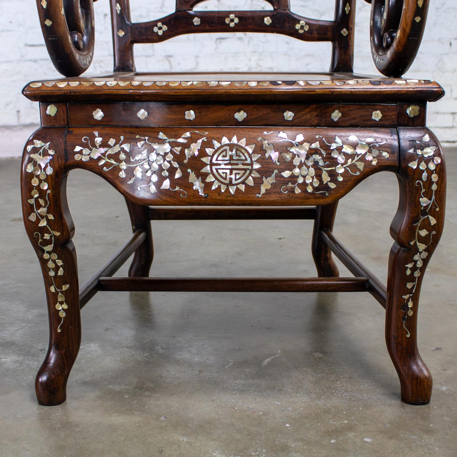 Nacre Antique Chinese Rosewood Armchair with Mother of Pearl Inlaid Details en vente