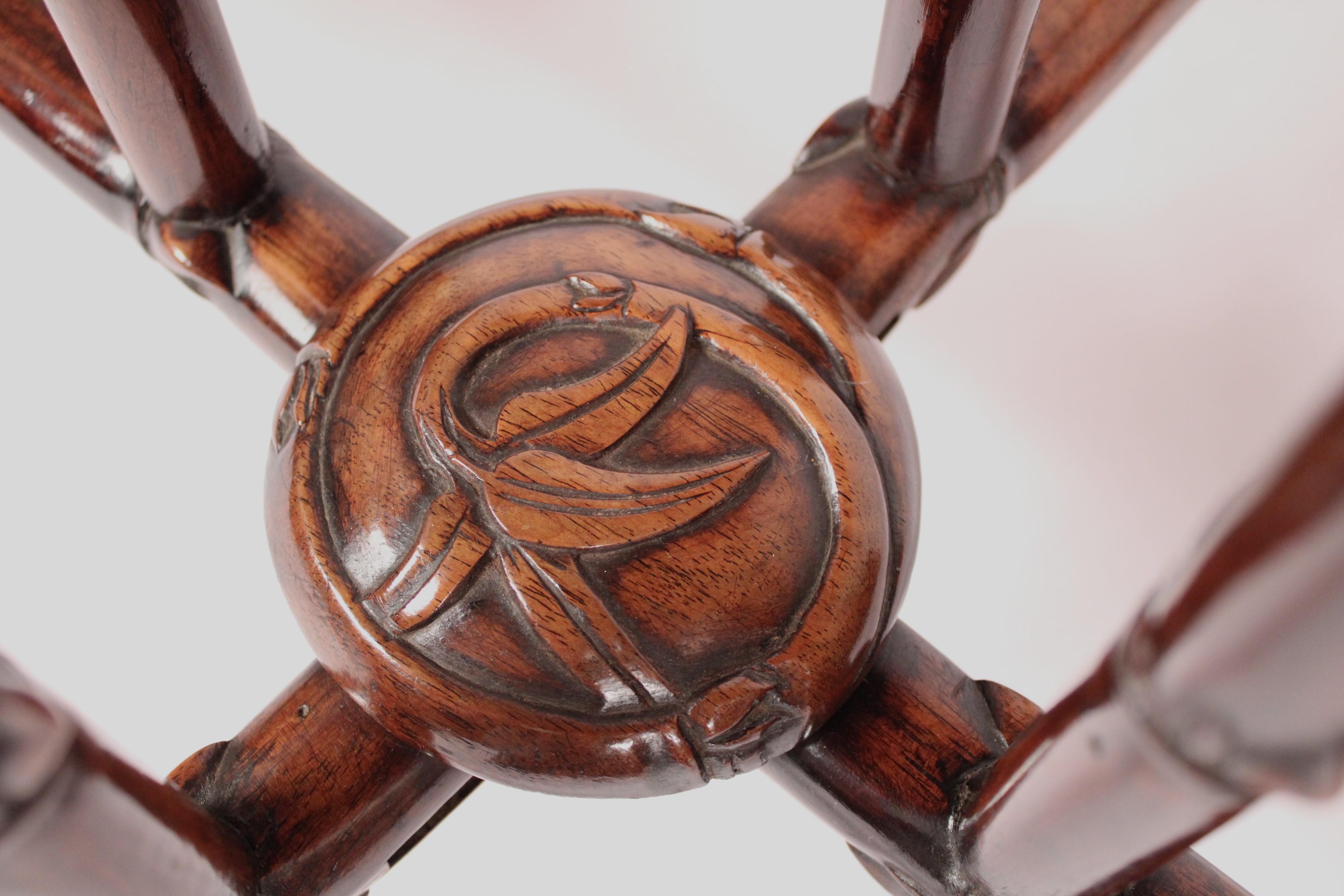 Table d'appoint chinoise ancienne en bois de rose en vente 4