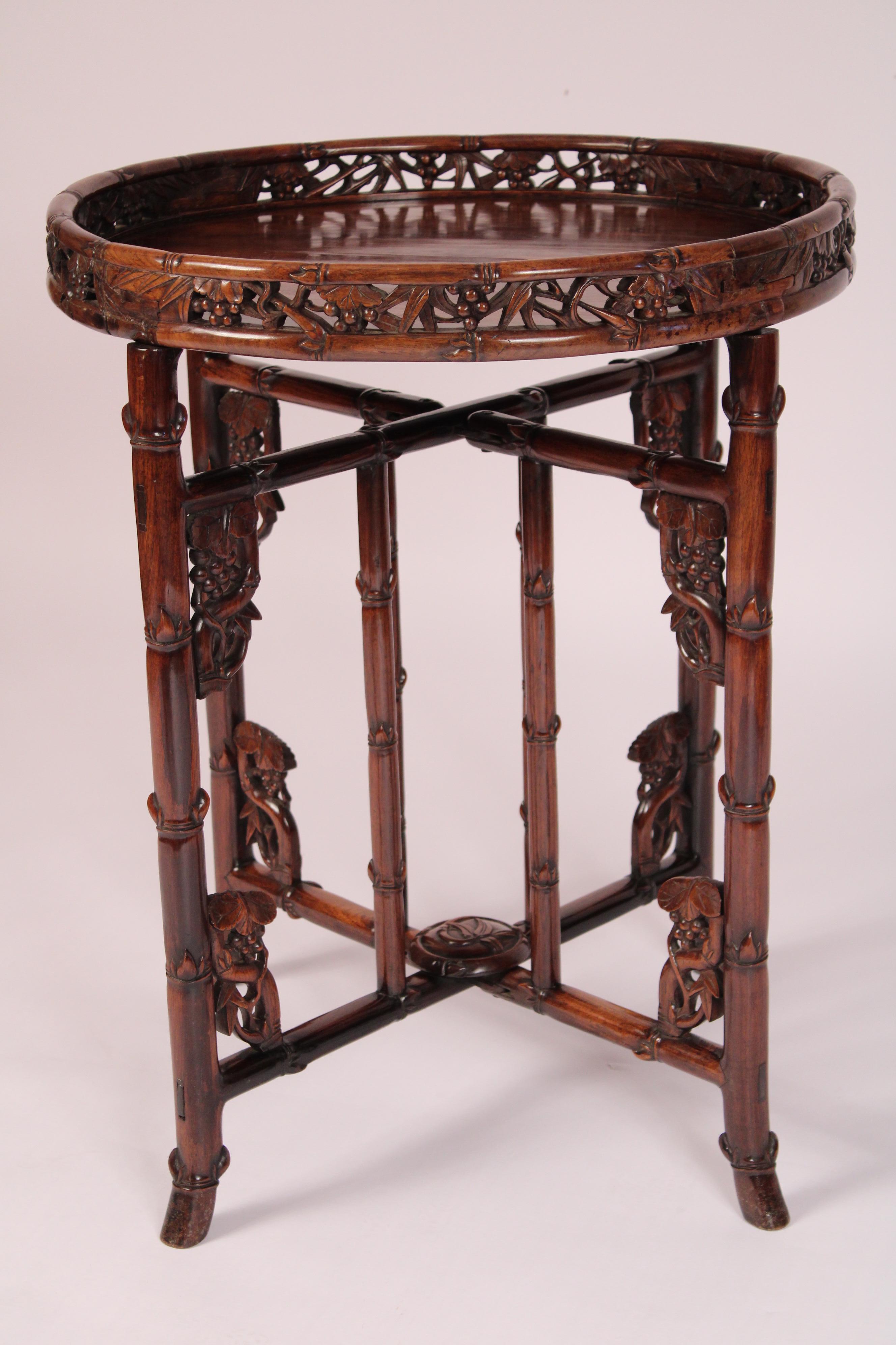 Chinois Table d'appoint chinoise ancienne en bois de rose en vente