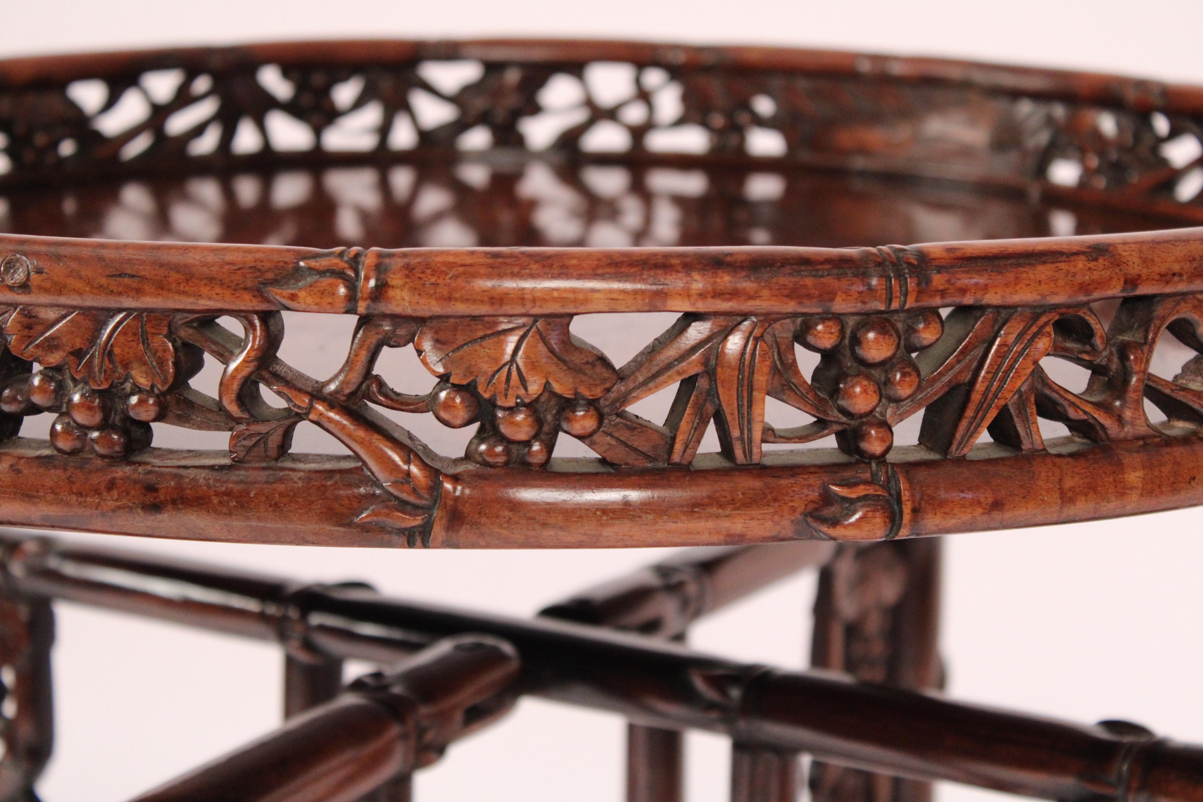 Début du 20ème siècle Table d'appoint chinoise ancienne en bois de rose en vente