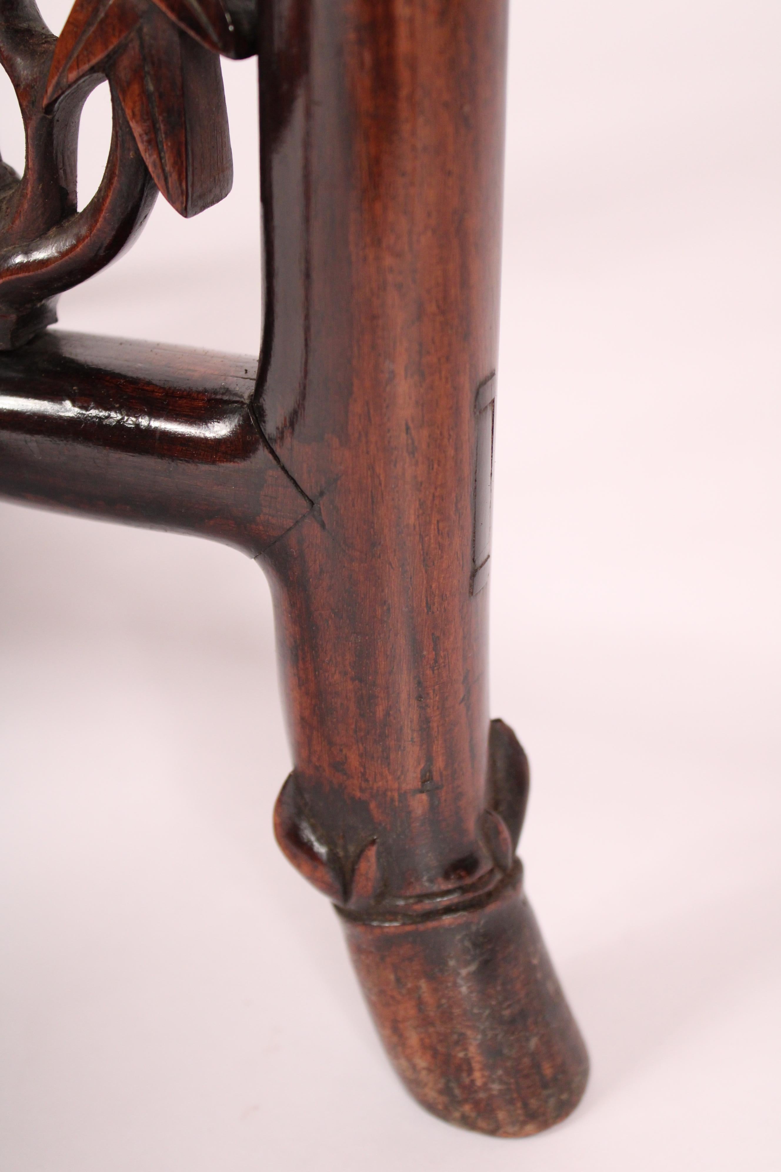 Table d'appoint chinoise ancienne en bois de rose en vente 2