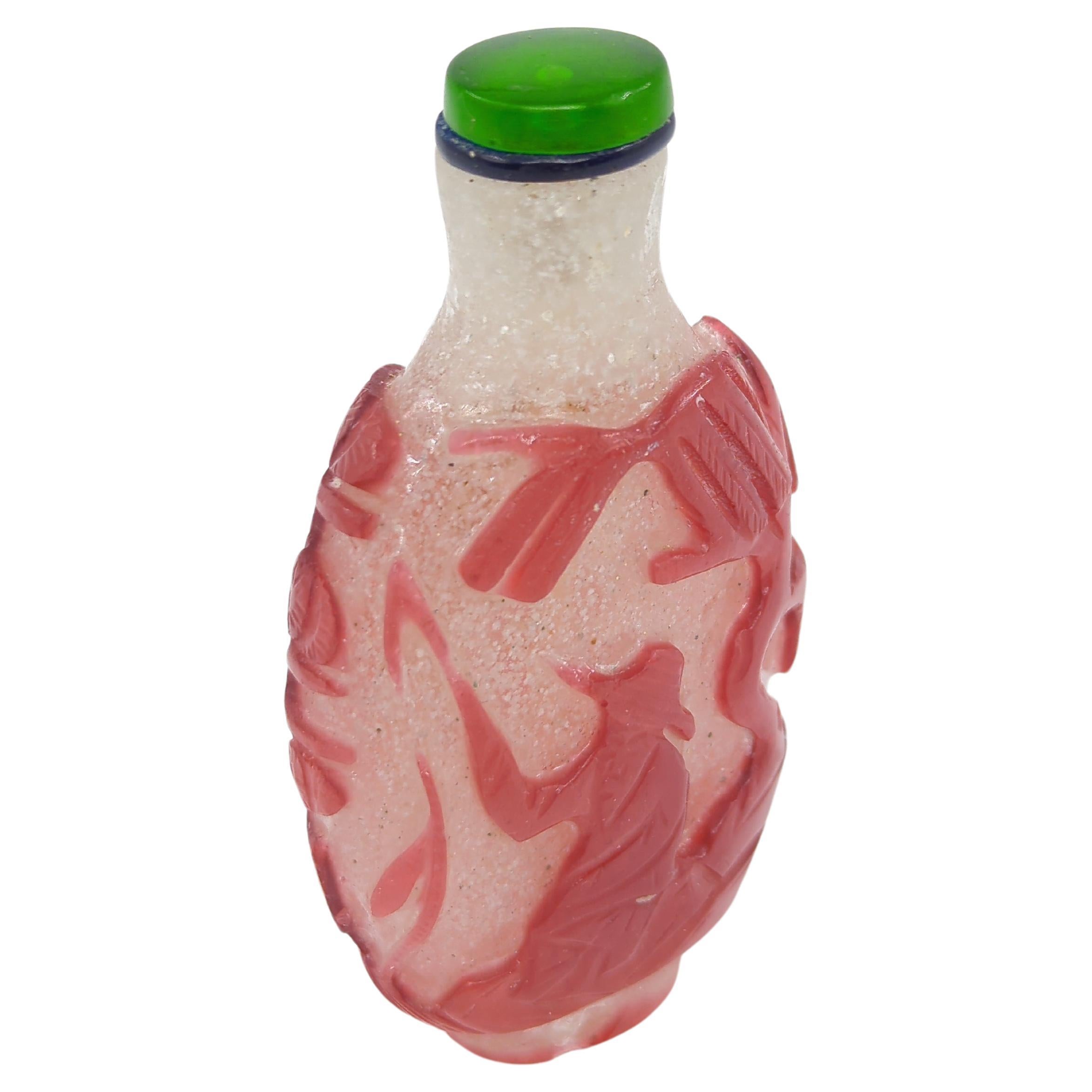 20ième siècle Tabatière de pêcheur Qing en bois avec superposition de verre rouge rubis, vers 1900 en vente