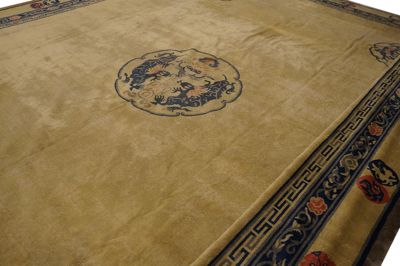 Early 20th Century 1920s Chinese Carpet ( 14' 10'' x 19' 6'' - 452 x 594 cm) For Sale