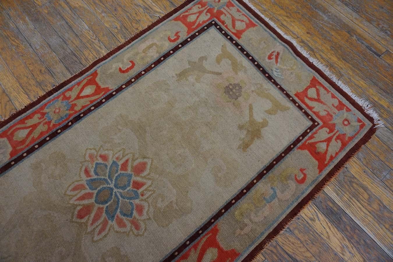 Chinois Tapis tibétain chinois du début du 20e siècle (d'environ 3' x 6' - 90 x 183) en vente