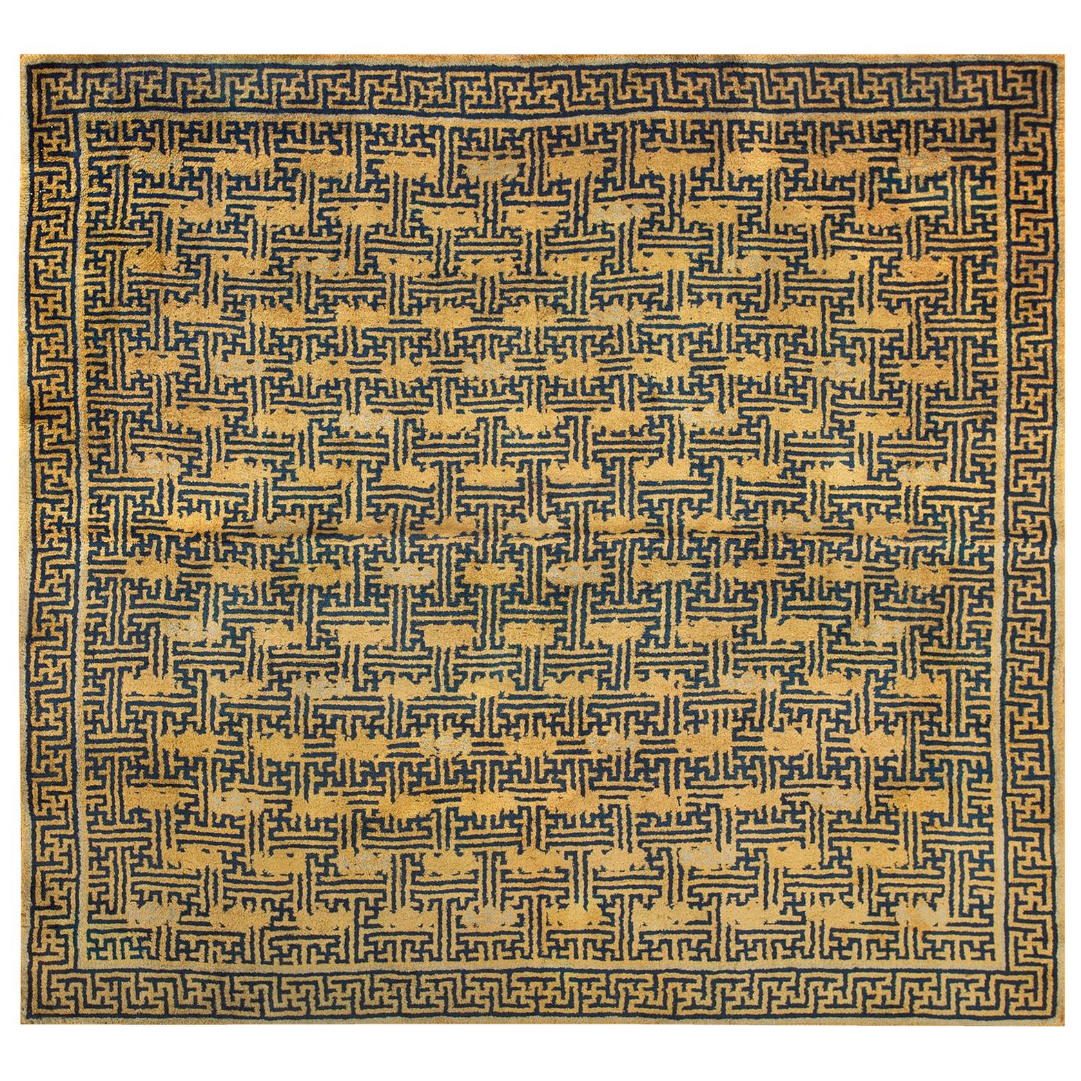 Early 20th Century Chinese Carpet ( 7'6" x 7'10" - 228 x 238 ) For Sale