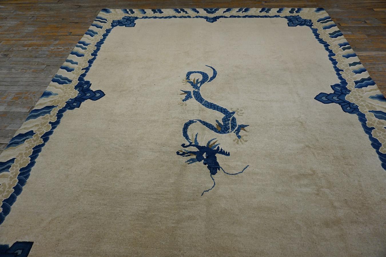 Chinesischer Pekinger Drachenteppich des späten 19. Jahrhunderts ( 8' x 9'8