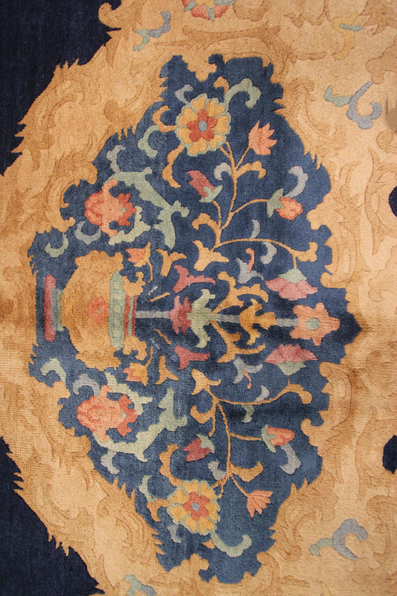 Antiker antiker chinesischer Teppich Antiker Art Deco Teppich Großer chinesischer Teppich Quadrat im Angebot 2