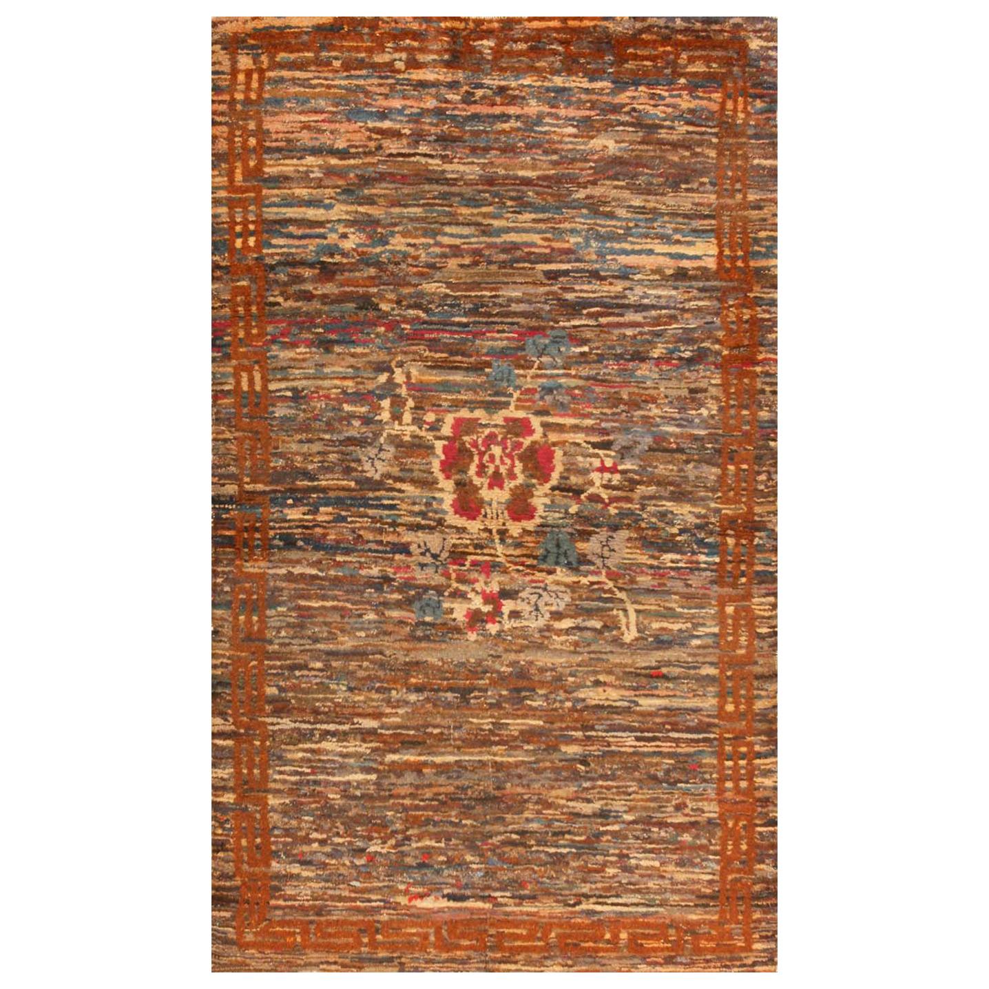Antique Chinese Rug. Size: 3 ft 11 in x 6 ft 7 in (1.19 m x 2.01 m)