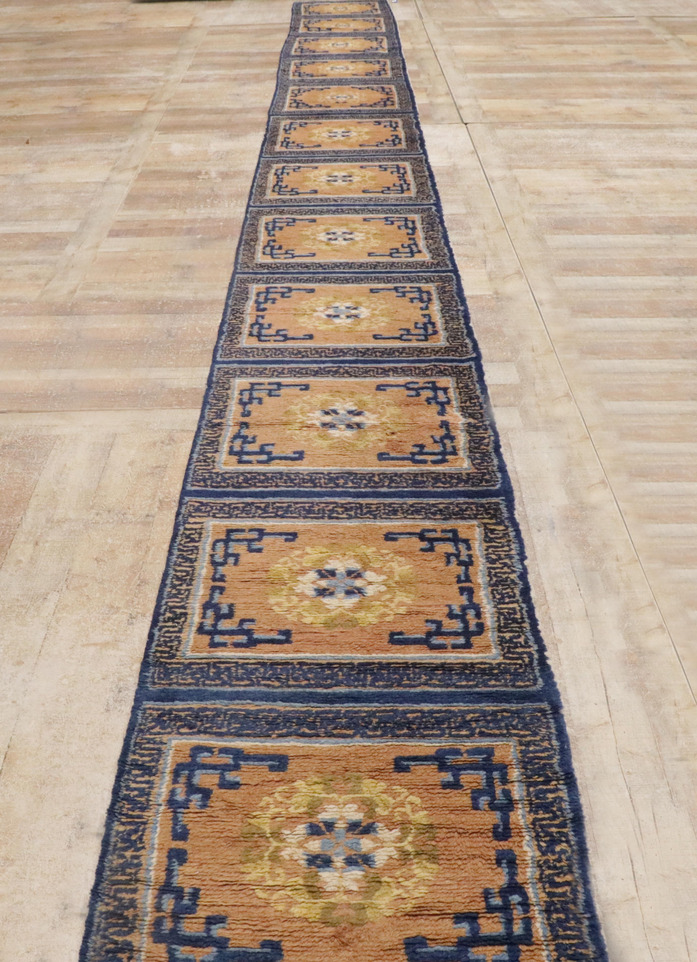 Antique Chinese Rug Ningxia Bench Runner with Traditional Style For Sale 3