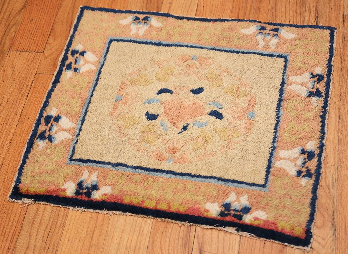 Antiker chinesischer Teppich. Größe: 1 ft 9 in x 2 ft (Chinesisch) im Angebot