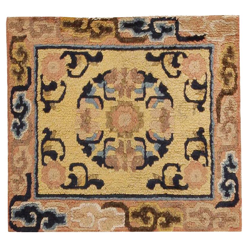 Antique Chinese Rug. 1 ft 9 in x 2 ft (0.53 m x 0.61 m) For Sale