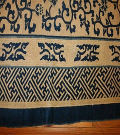 Antique Chinese Rug. Size: 8 ft 10 in x 11 ft 6 in