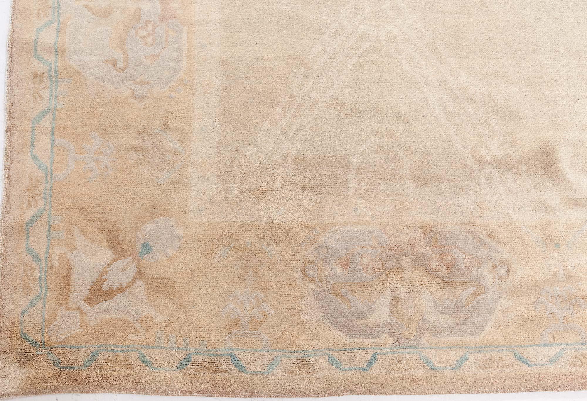 Noué à la main Tapis chinois ancien (taille ajustée) Doris Leslie Blau en vente
