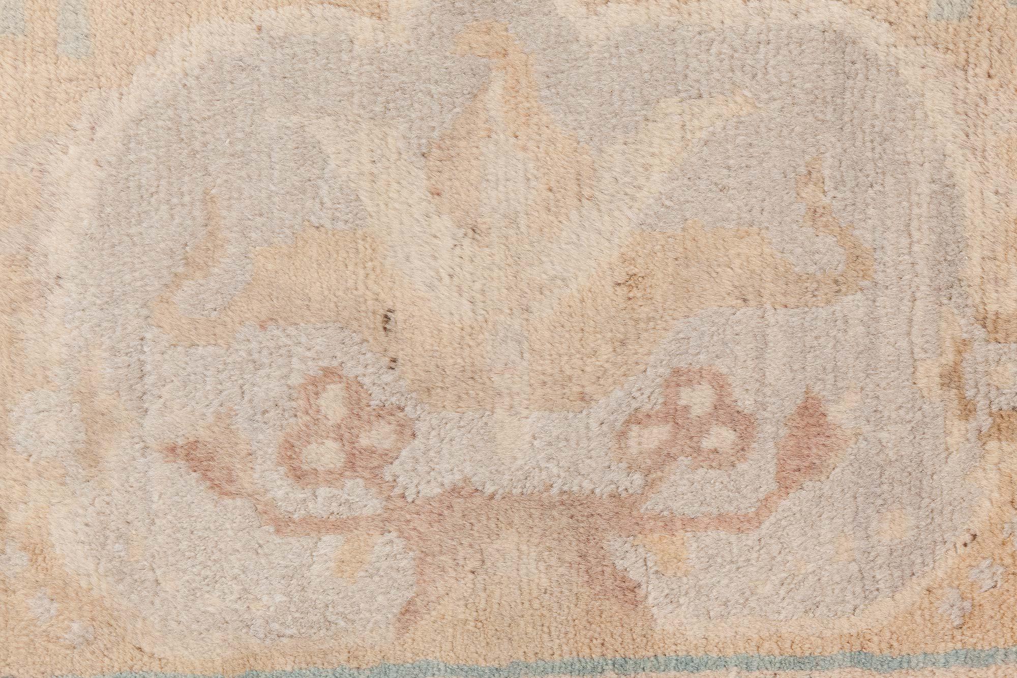 Tapis chinois ancien (taille ajustée) Doris Leslie Blau Bon état - En vente à New York, NY