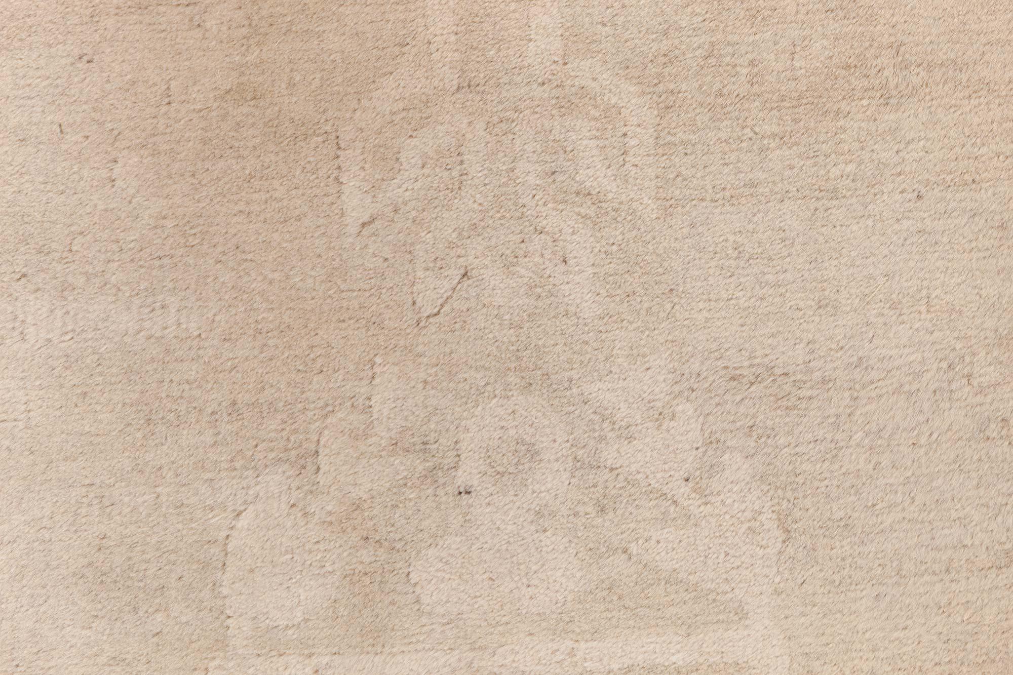 20ième siècle Tapis chinois ancien (taille ajustée) Doris Leslie Blau en vente