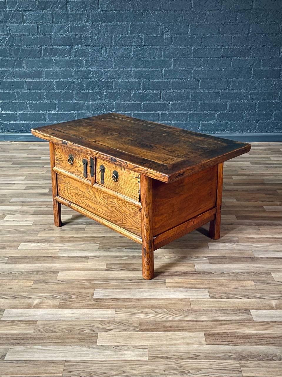 Rustique Ancienne table basse rustique chinoise avec compartiment secret en vente