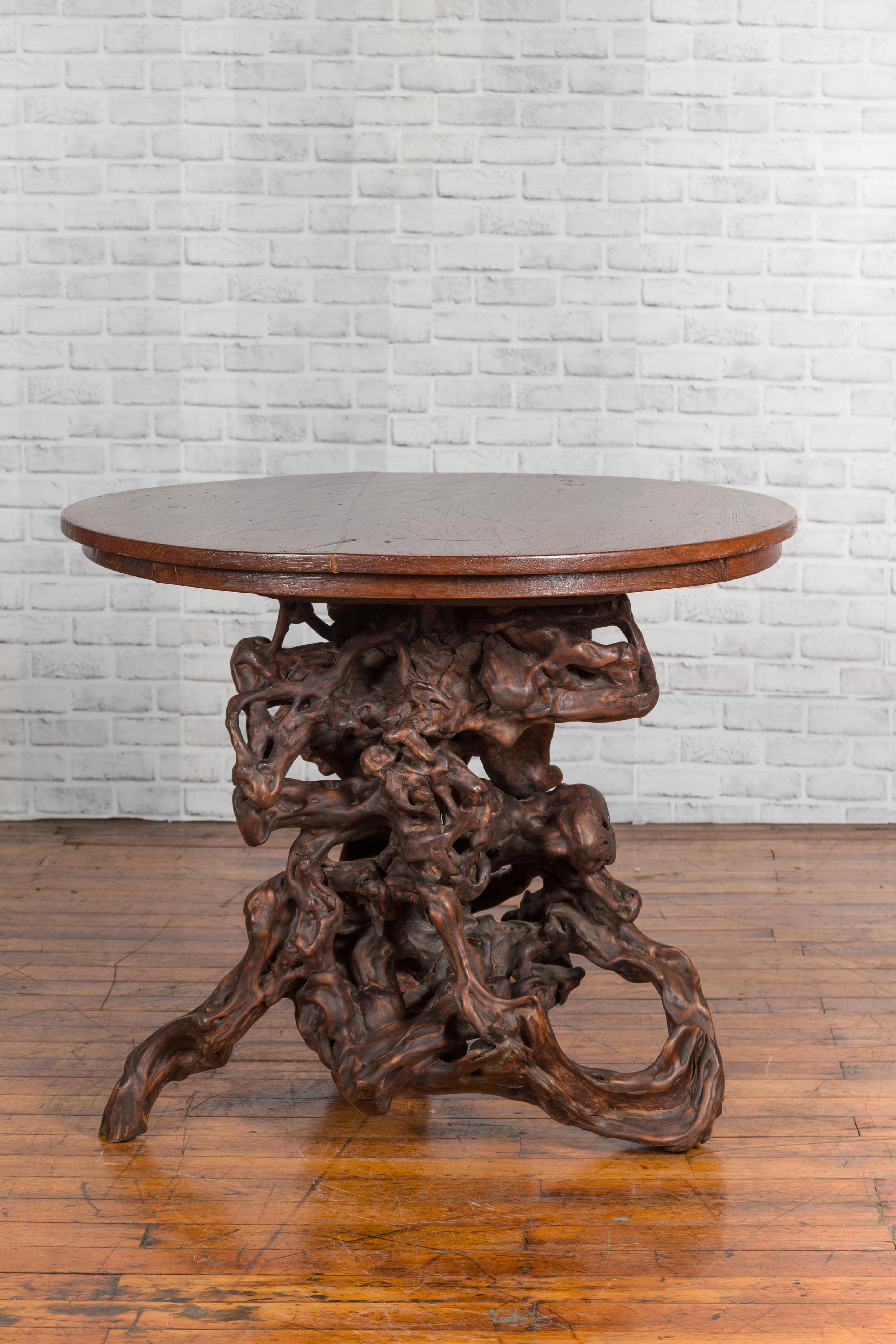 Antique Chinese Rustic Root Table with Circular Top and Dark Patina In Good Condition In Yonkers, NY