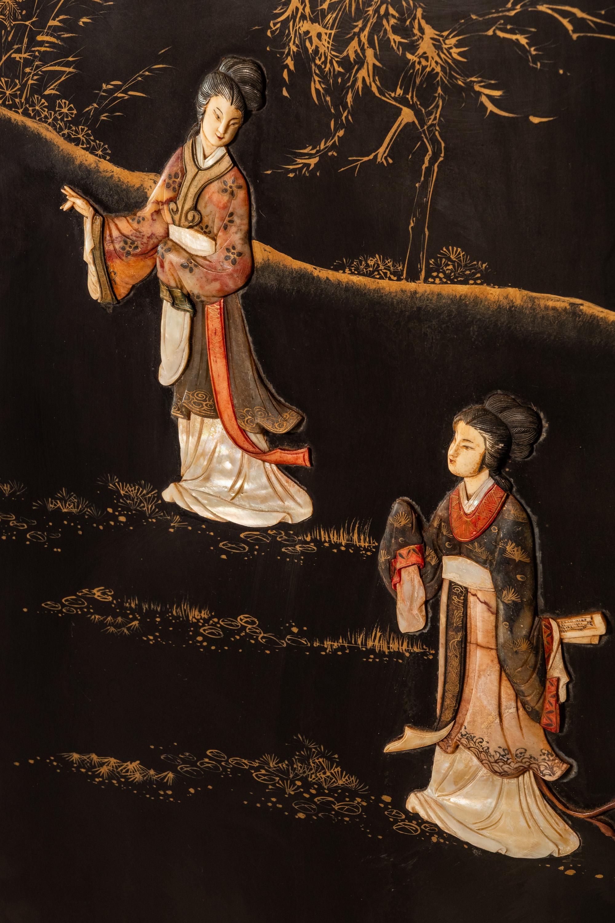 Biombo chino antiguo con piedra dura tallada, China, c. 1950 en venta 10