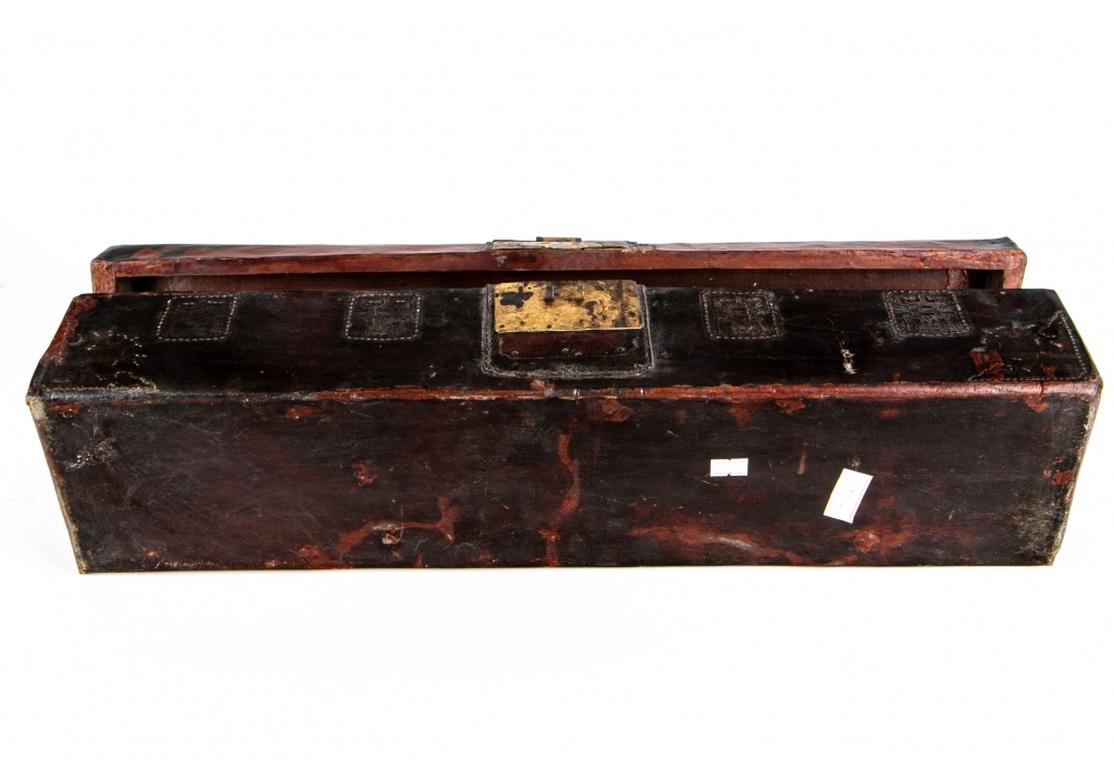 Antique Chinese Scroll Box In Distressed Condition For Sale In Bridgeport, CT