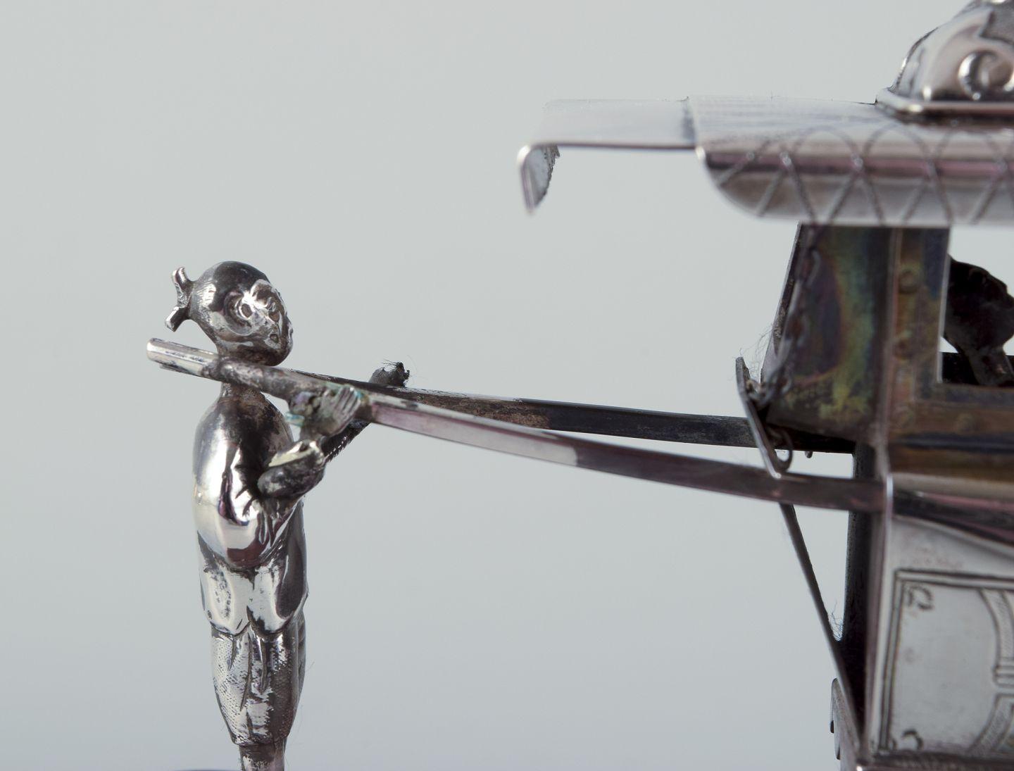 Antique Chinese Sedan Chair Carriage Sterling Silver. Ca. 1920s In Excellent Condition For Sale In Copenhagen, DK