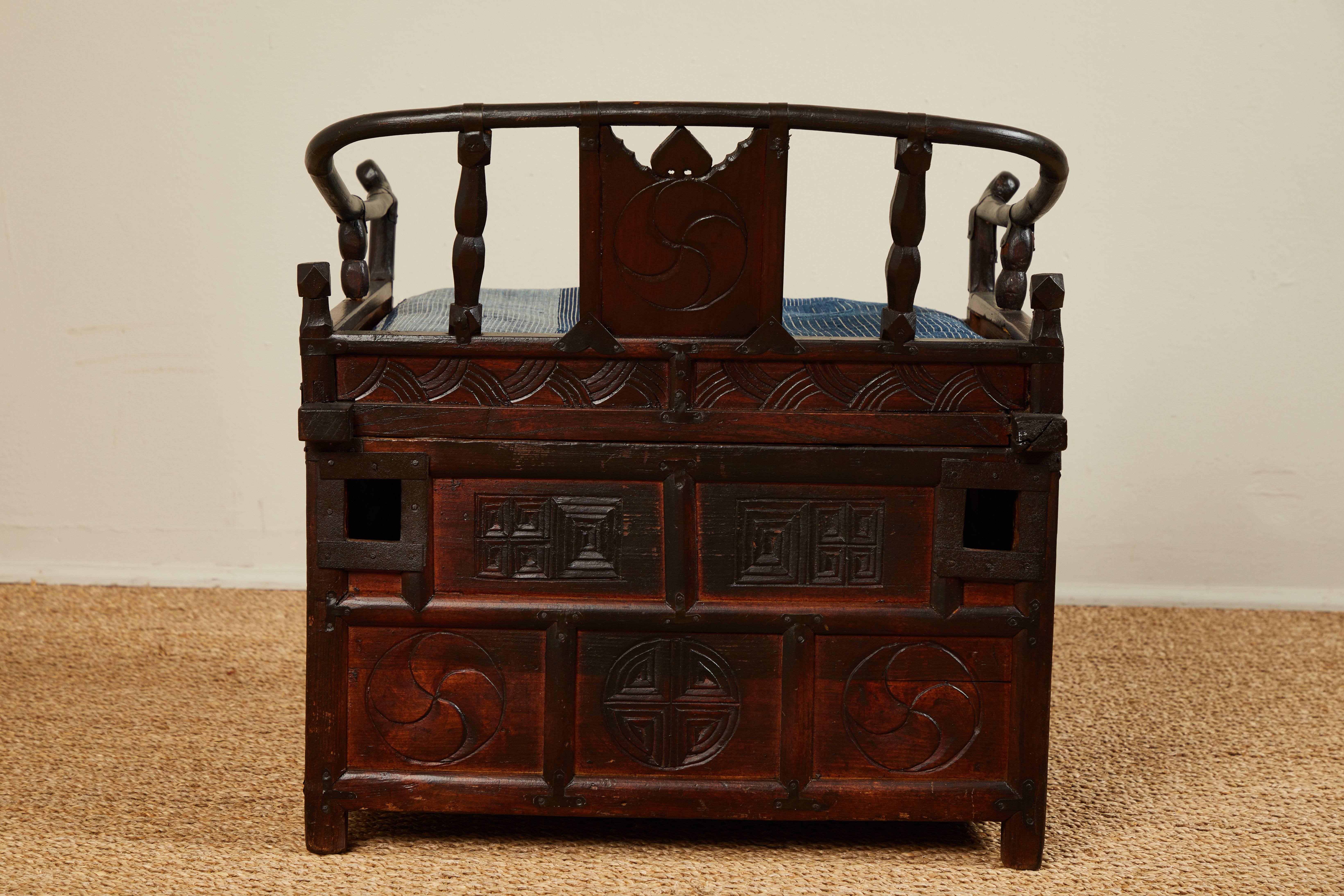 Antique Chinese Sedan Chair In Good Condition In Los Angeles, CA