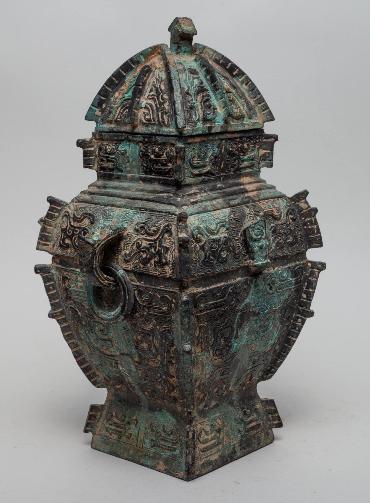 Antique Chinese Shang style Bronze Vessel, circa 16th Century 10