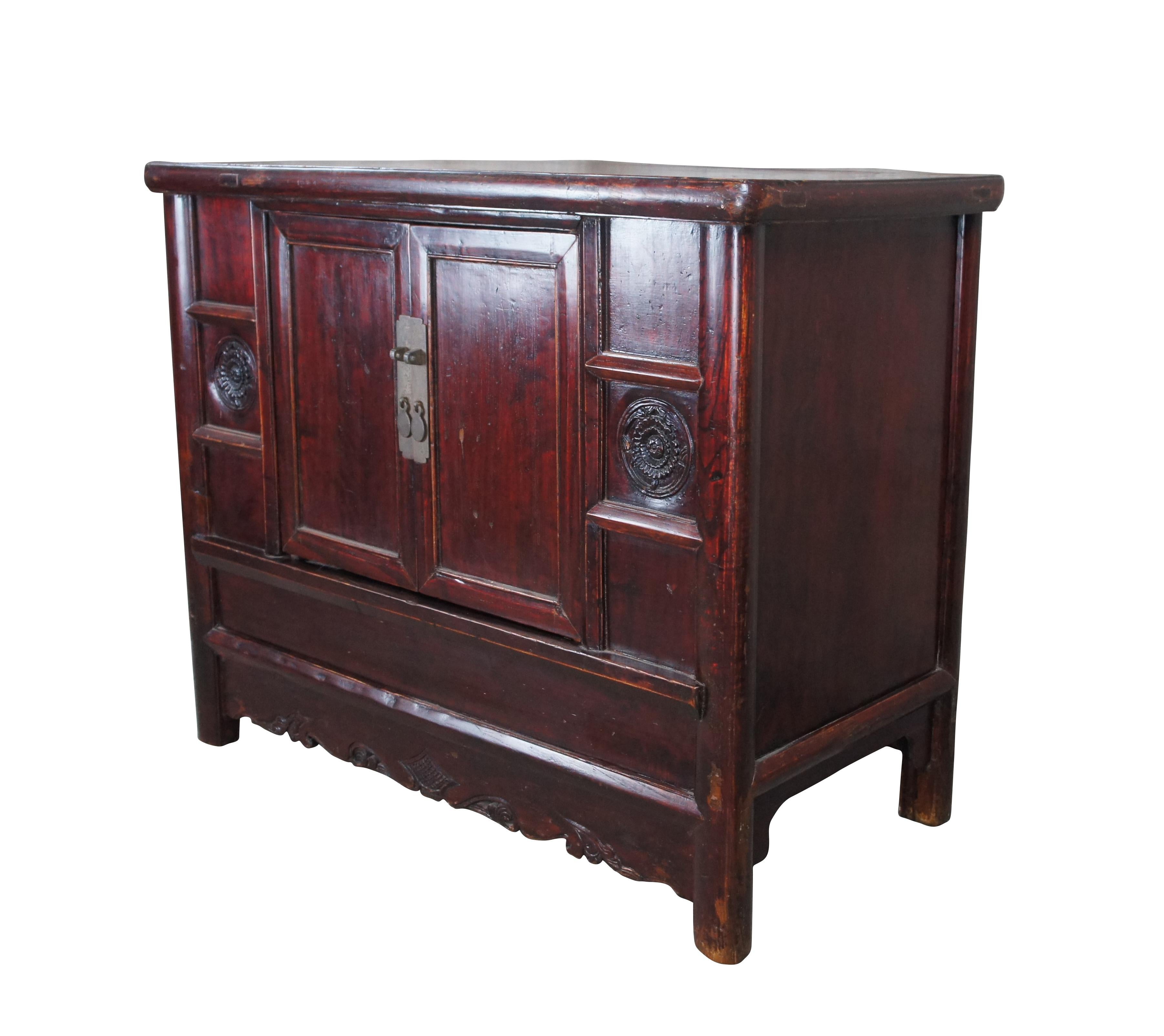 Antique Chinese Shanxi Ming Red Lacquer Elm Carved Chest Storage Trunk Sideboard In Good Condition For Sale In Dayton, OH