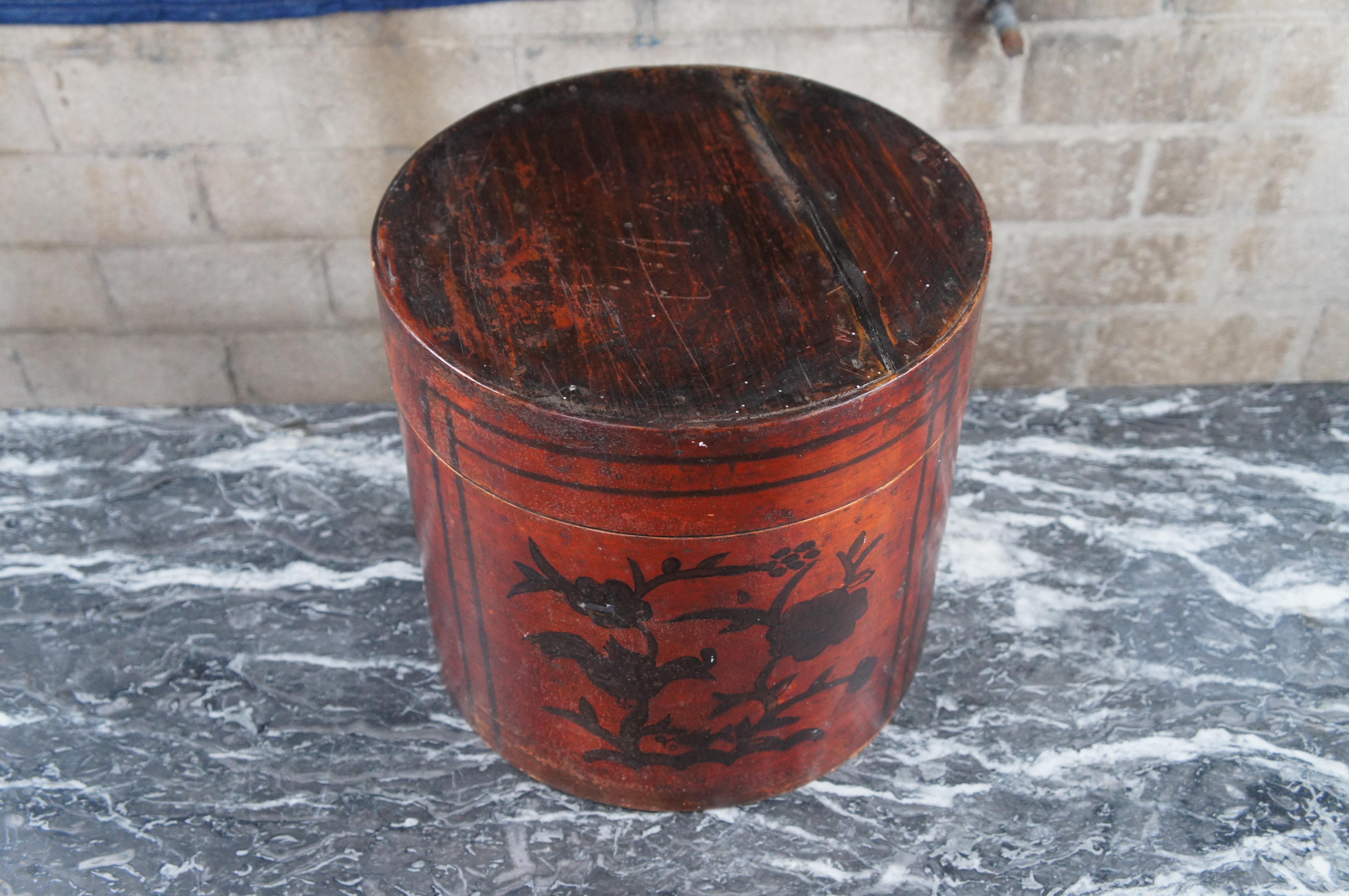 Antique Chinese Shanxi Red Lacquer Poplar Floral Painted Bentwood Hat Tea Box In Good Condition For Sale In Dayton, OH
