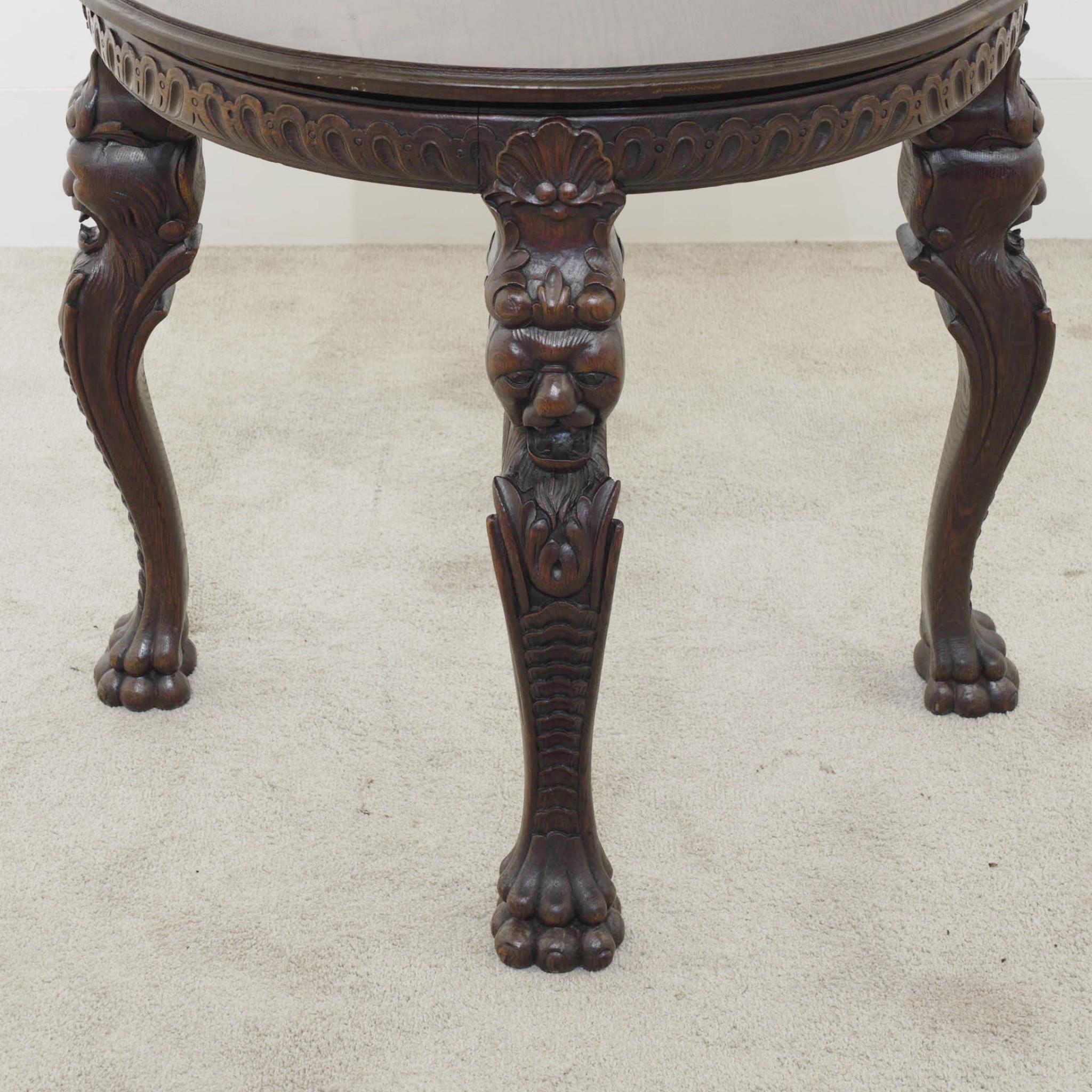 You are viewing characterful antique Chinese side or occasional table in hardwood
Détails minutieusement sculptés, notamment les pattes et les masques de créatures au sommet des pattes.
Bonne taille avec près d'un mètre de diamètre - 80 CM
Circa