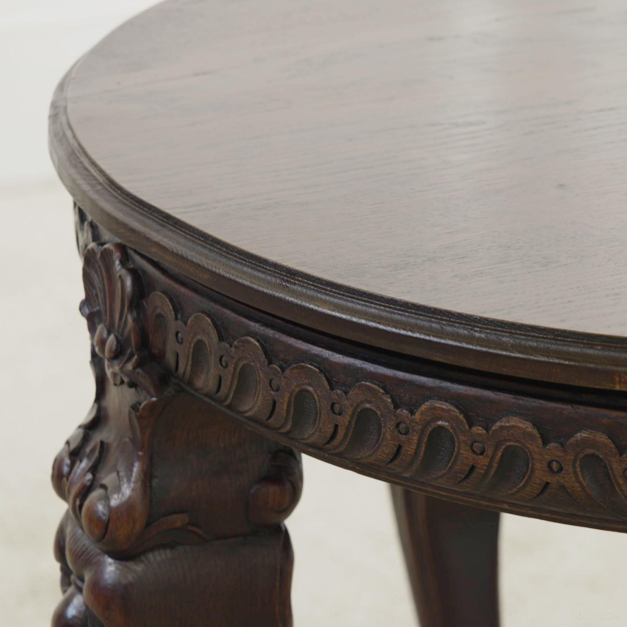 Bois de feuillus Ancienne table d'appoint chinoise en bois dur sculpté Asian Interiors 1880 en vente