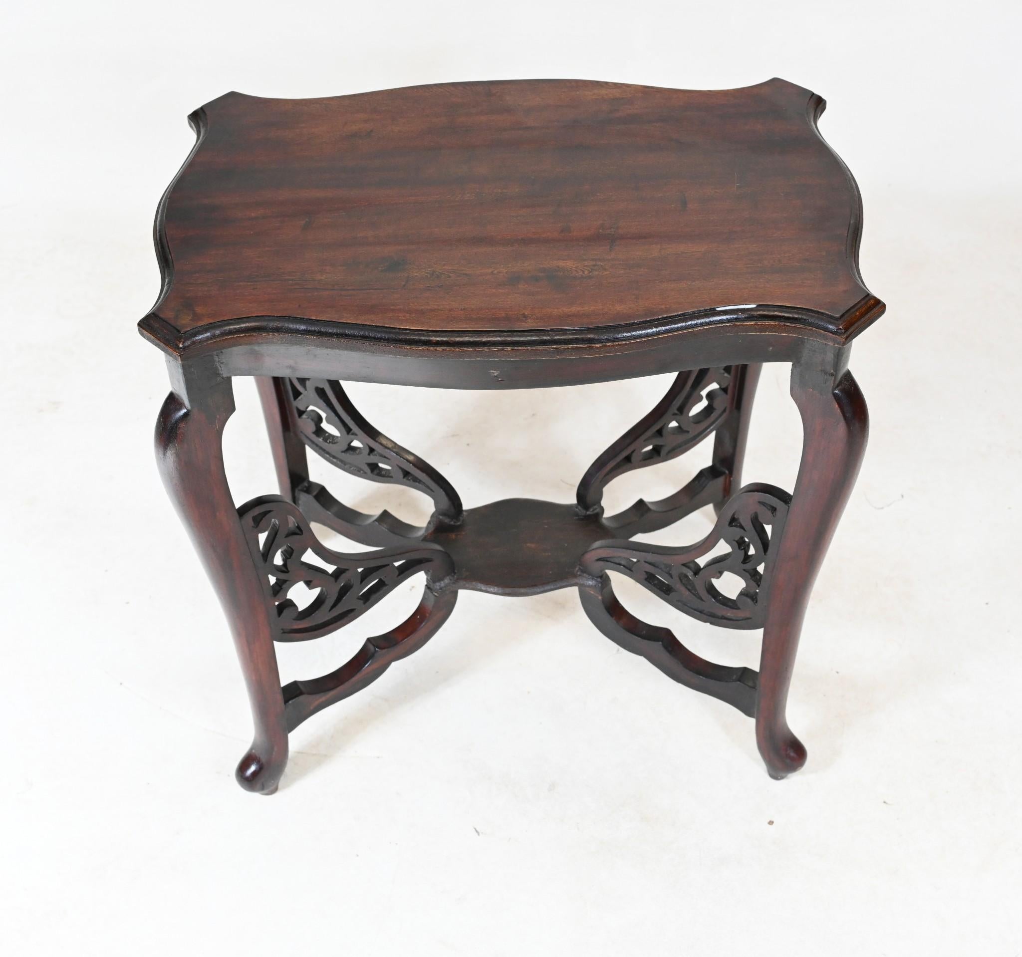 Bois de feuillus Guéridon de table d'appoint chinois ancien 1930 en vente
