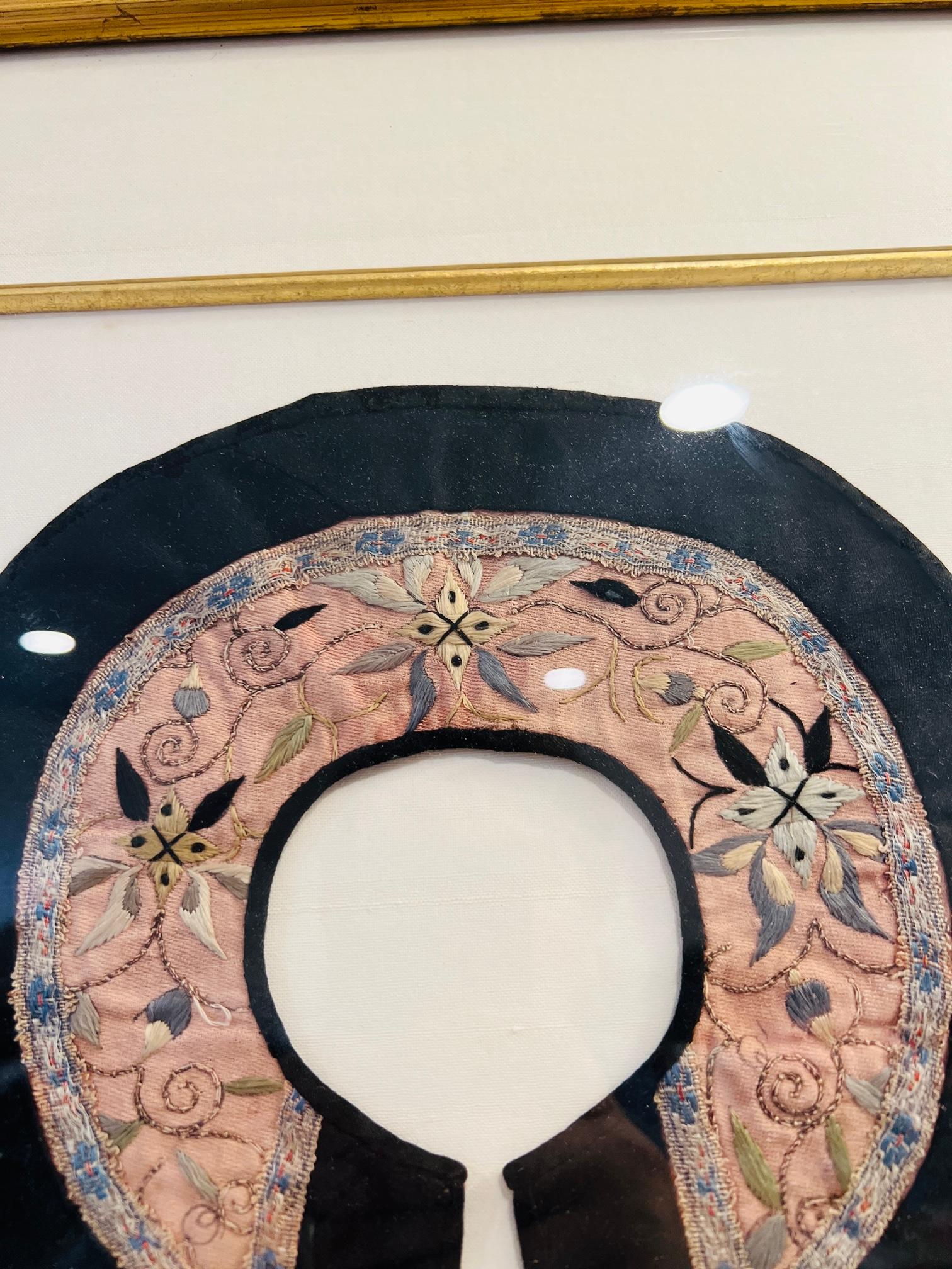 Antique Chinese Silk Embroidery Brocade Collar Qing Dynasty (1644-1911) In Good Condition In Atlanta, GA