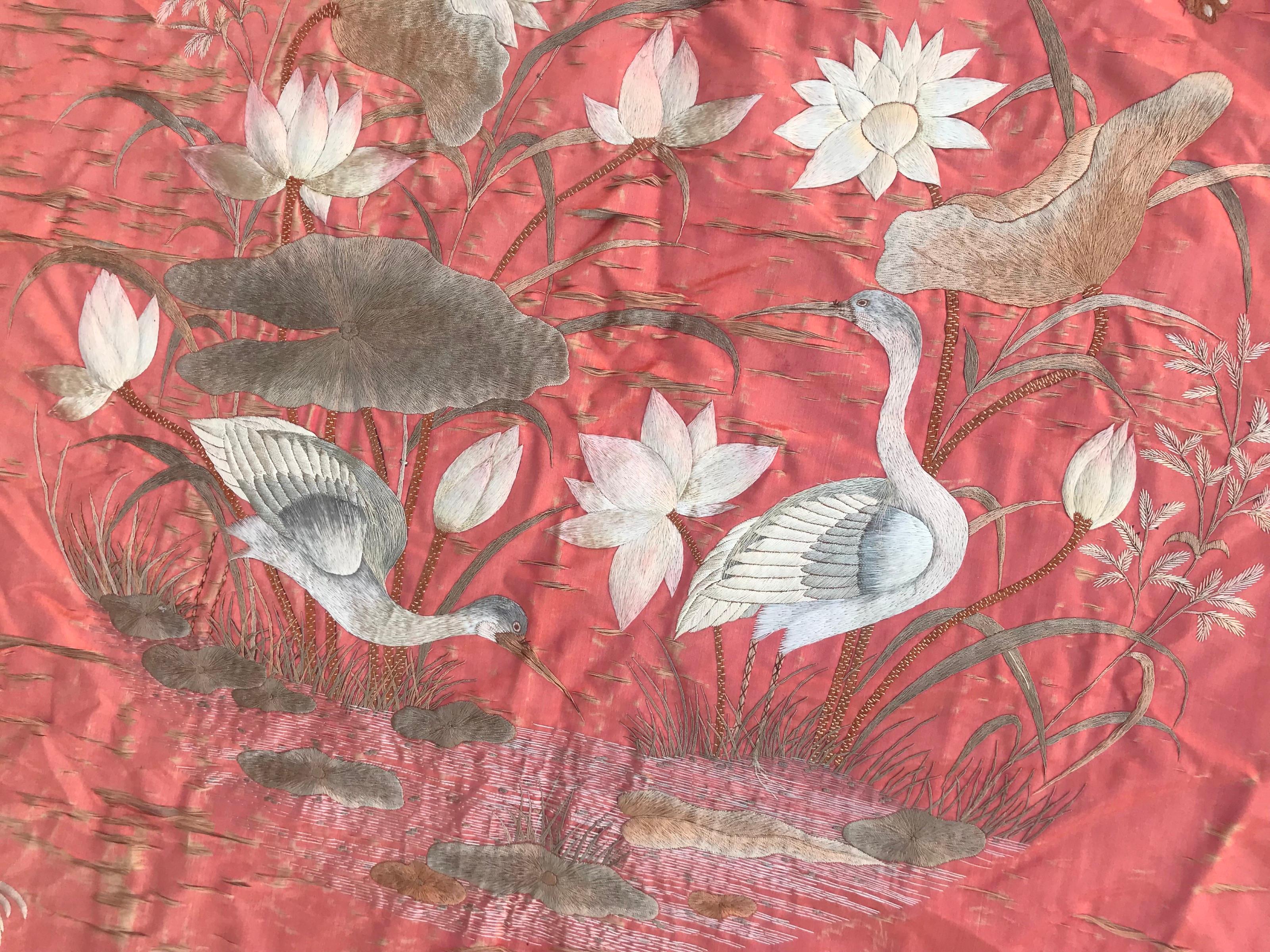 Antique Chinese Silk Embroidery In Fair Condition In Saint Ouen, FR